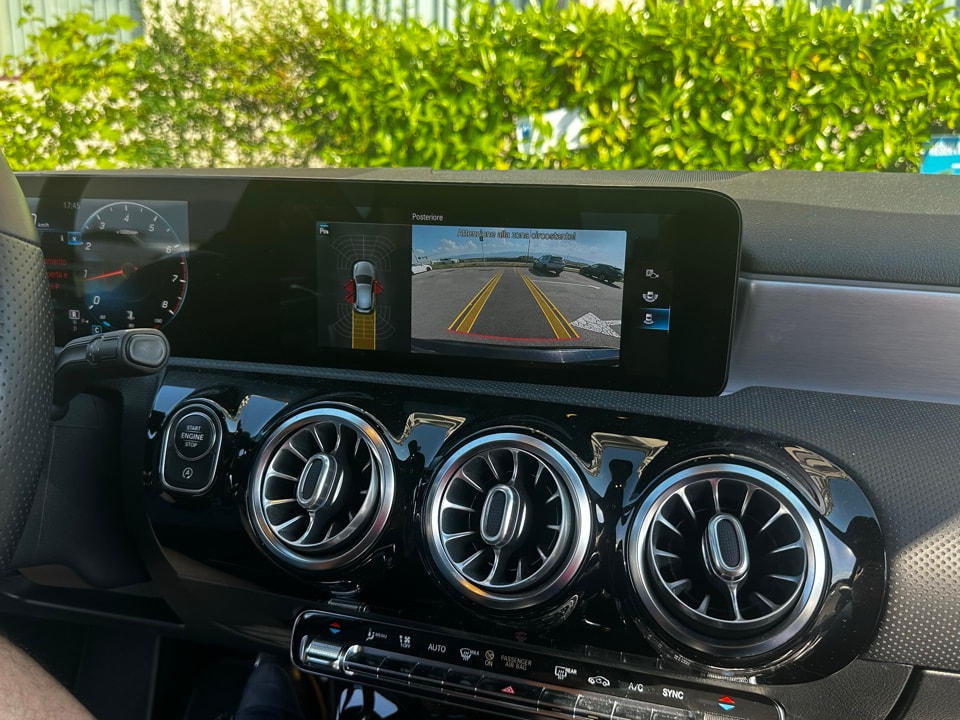 MERCEDES-BENZ A 200 AMG Line-image-3