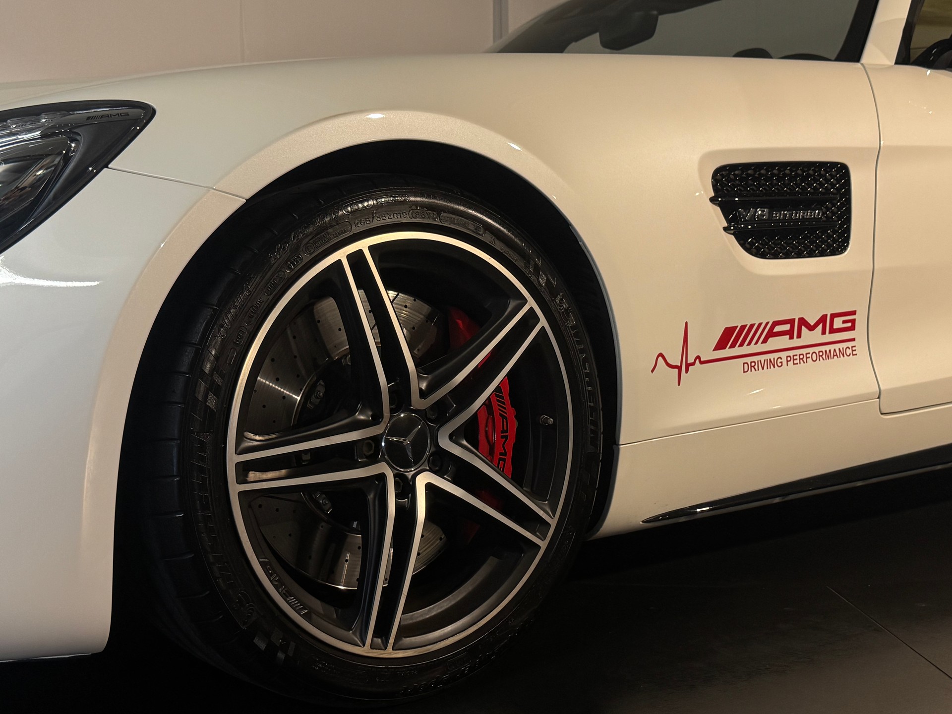 MERCEDES-BENZ AMG GT C Roadster Speedshift DCT-image-15