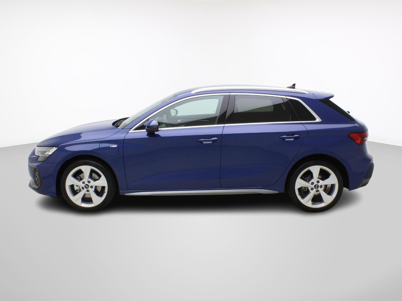 AUDI A3 Sportback 40 TFSI e S line S-Tronic **Audi Werksgarantie bis 06/2030**-image-2