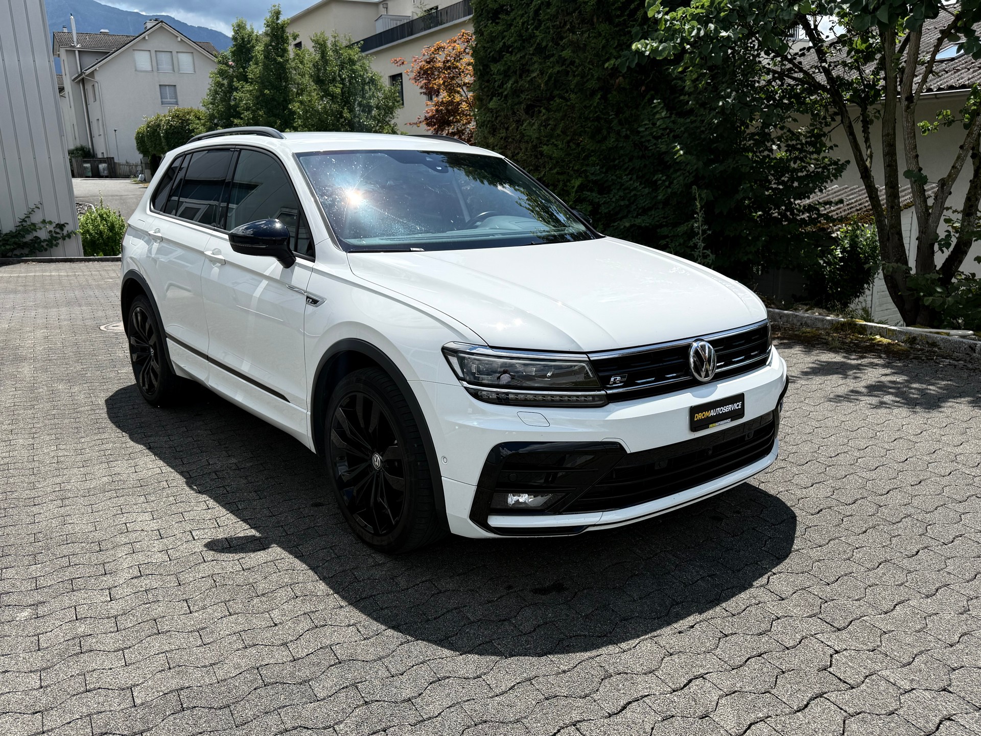 VW Tiguan 2.0TSI Highline R- Line 4Motion DSG-image-1