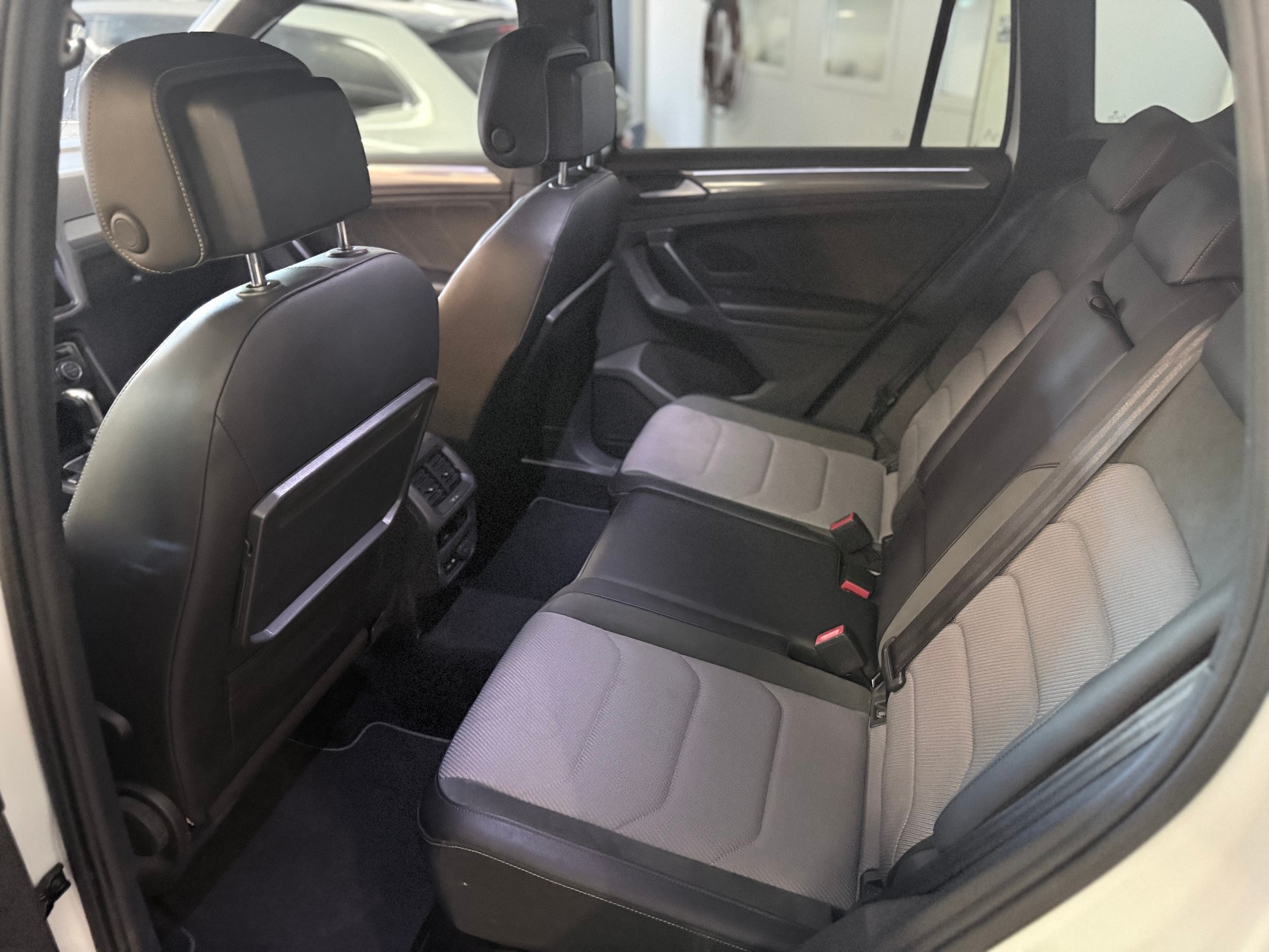 VW Tiguan 2.0TSI Highline R- Line 4Motion DSG-image-15