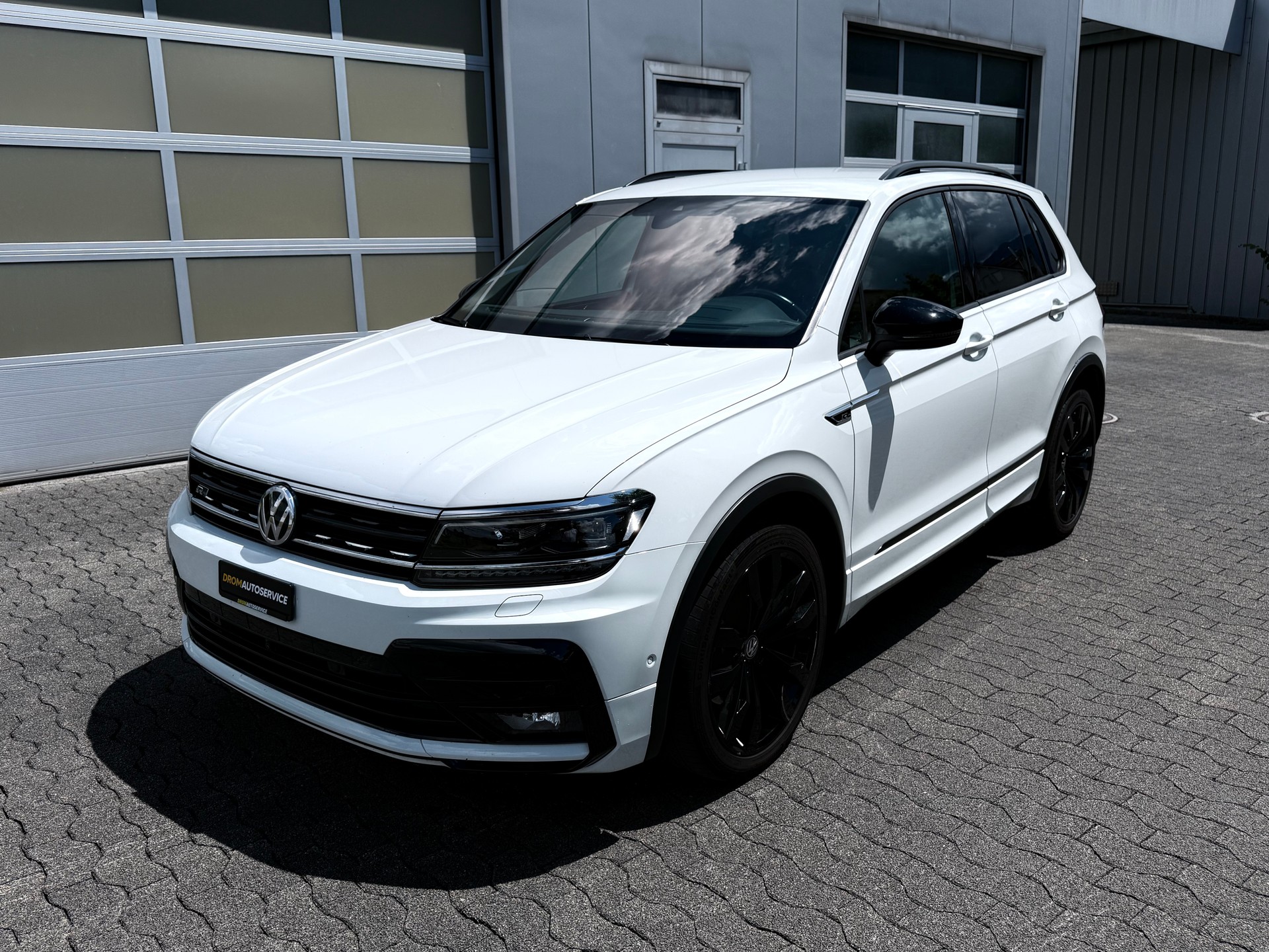 VW Tiguan 2.0TSI Highline R- Line 4Motion DSG-image-2
