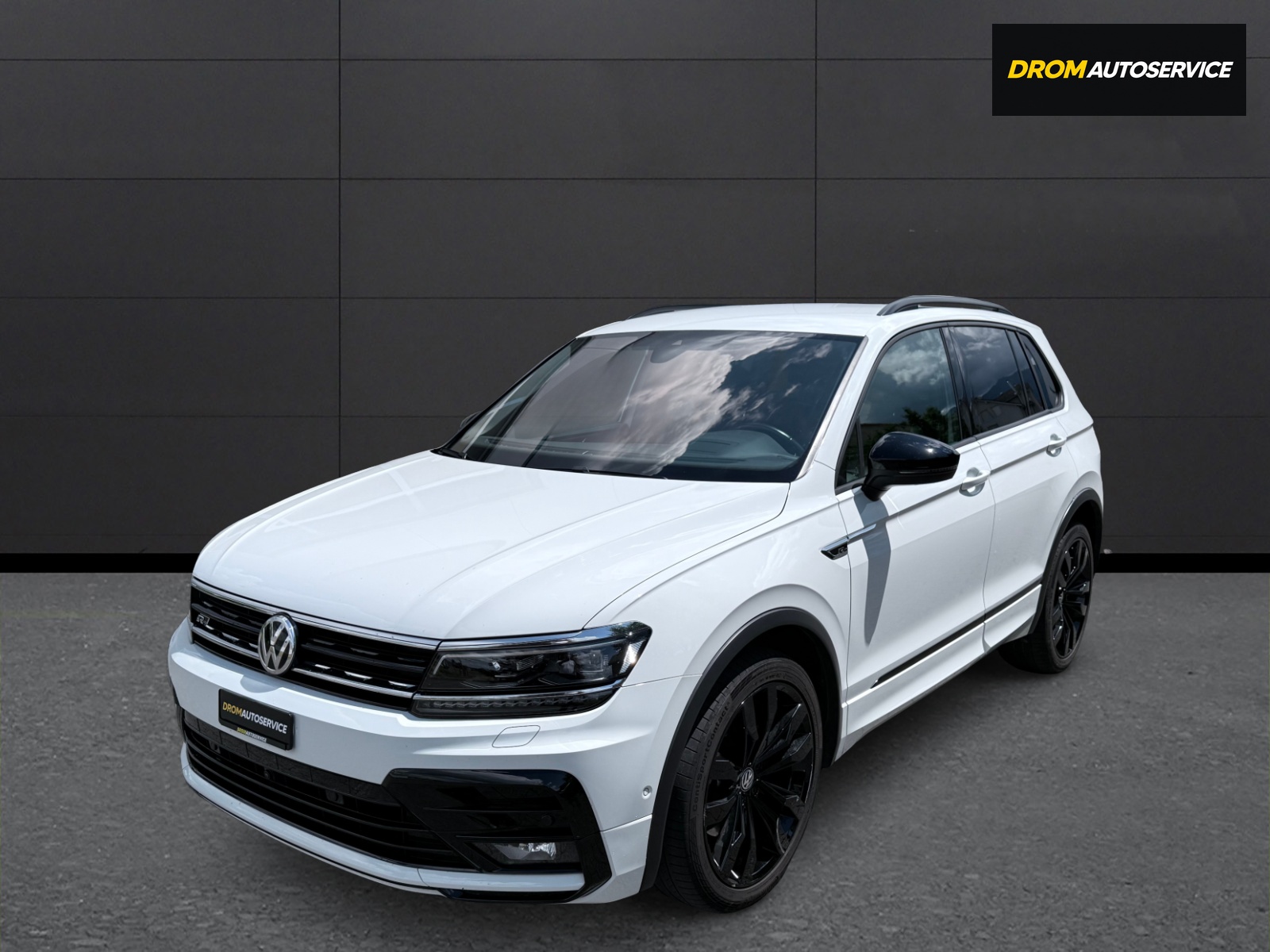 VW Tiguan 2.0TSI Highline R- Line 4Motion DSG-showroom-element-2