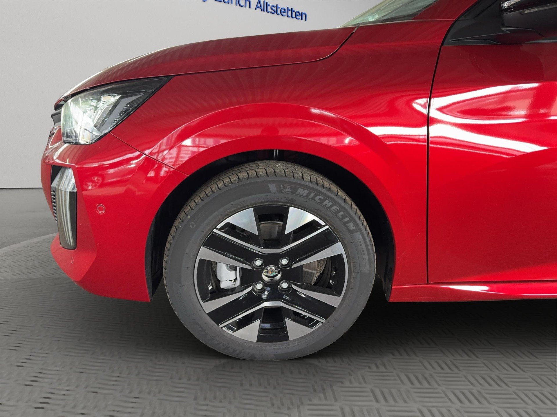PEUGEOT 208 1.2 Hybrid Allure-image-12