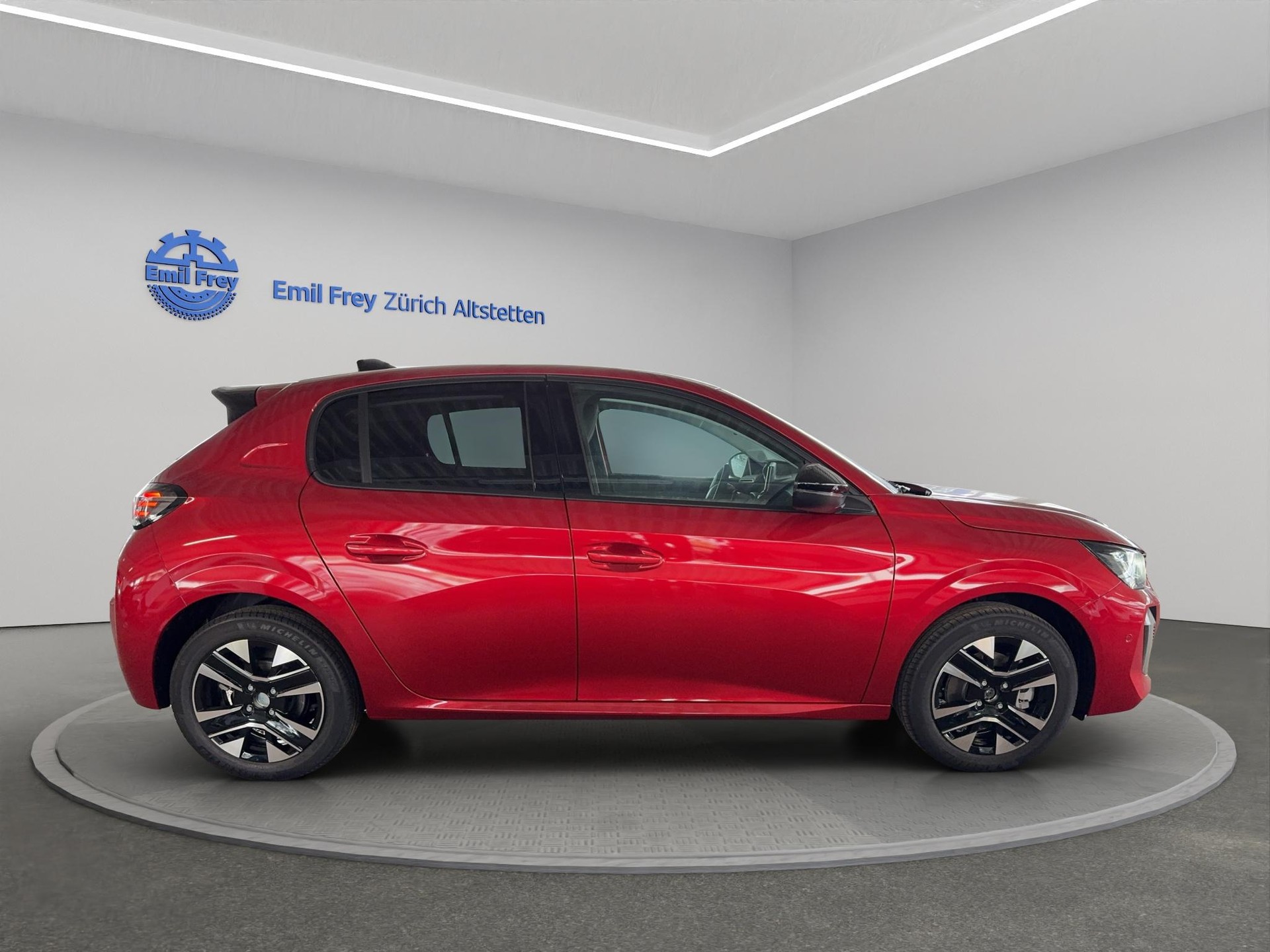 PEUGEOT 208 1.2 Hybrid Allure-image-4
