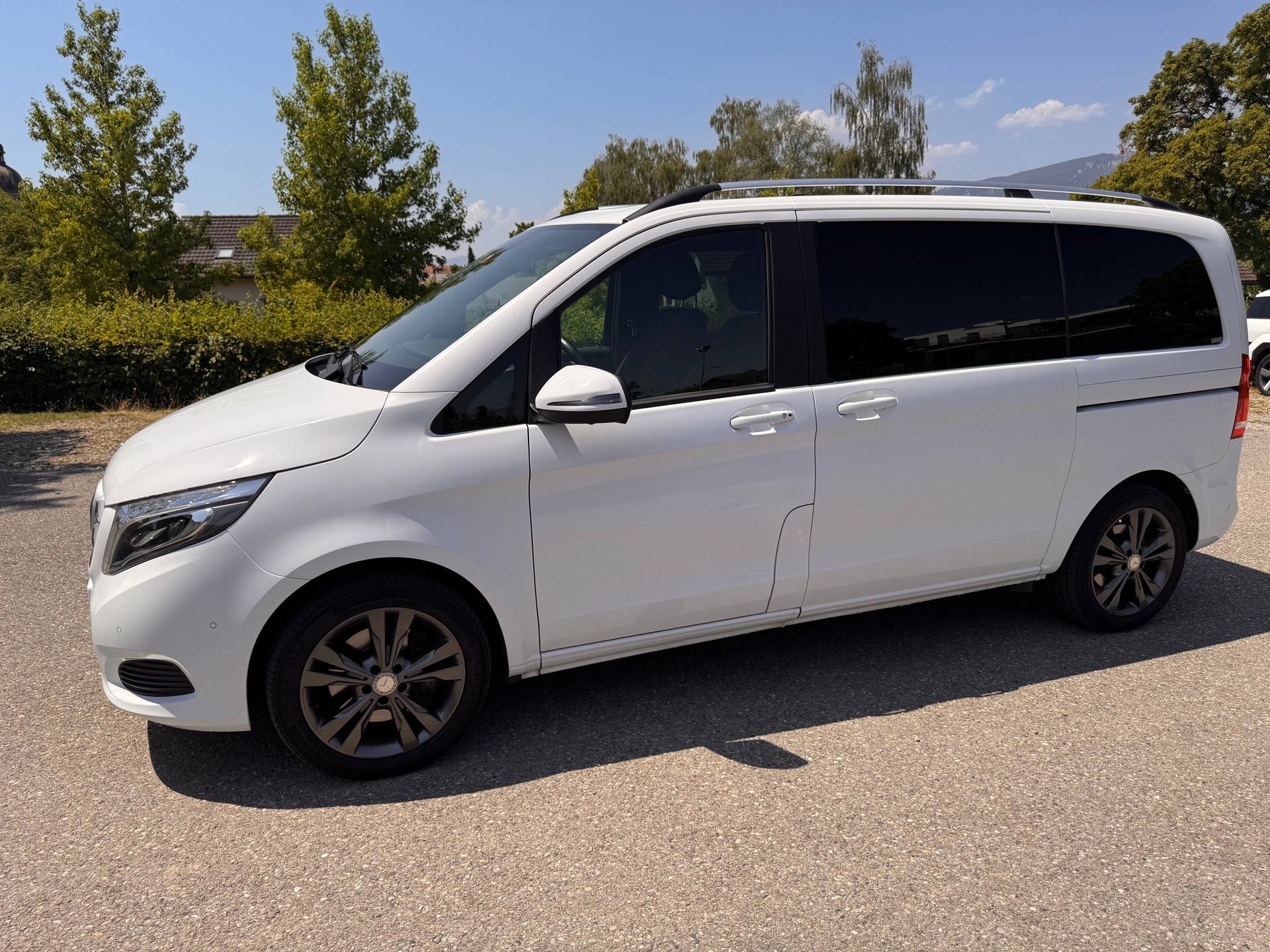 MERCEDES-BENZ V 220 d Avantgarde kurz 4m-image-0