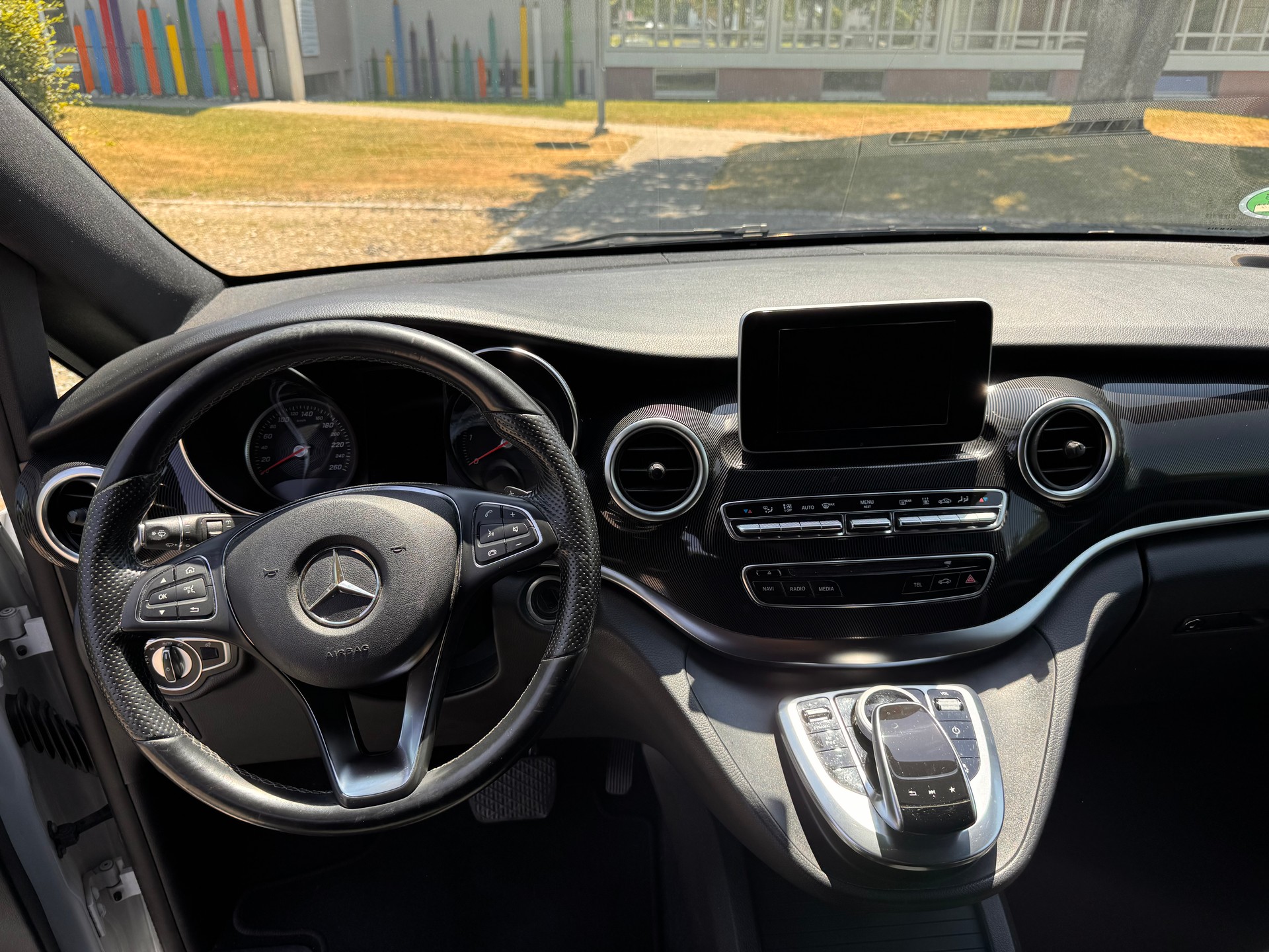 MERCEDES-BENZ V 220 d Avantgarde kurz 4m-image-2