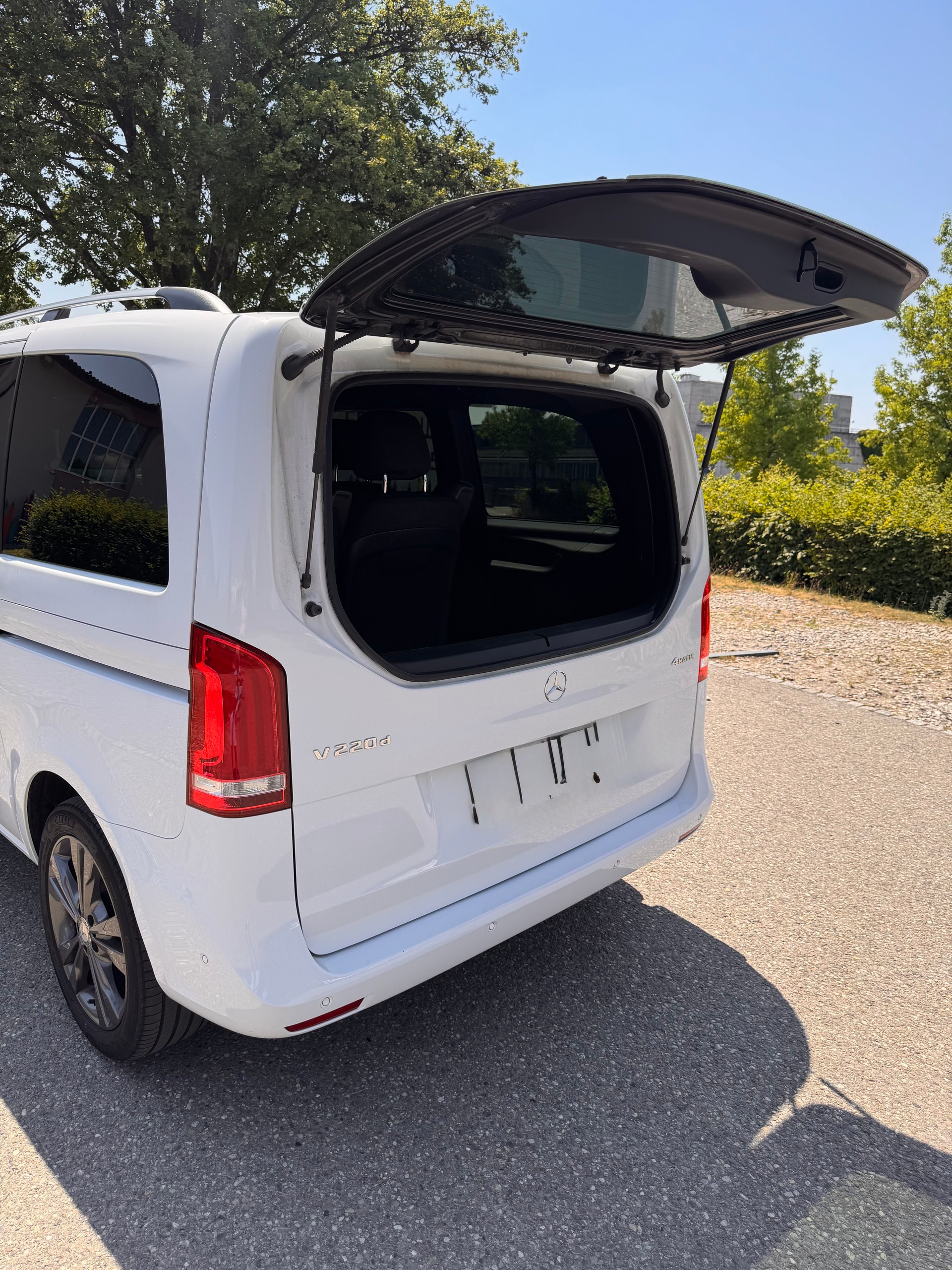 MERCEDES-BENZ V 220 d Avantgarde kurz 4m-image-5