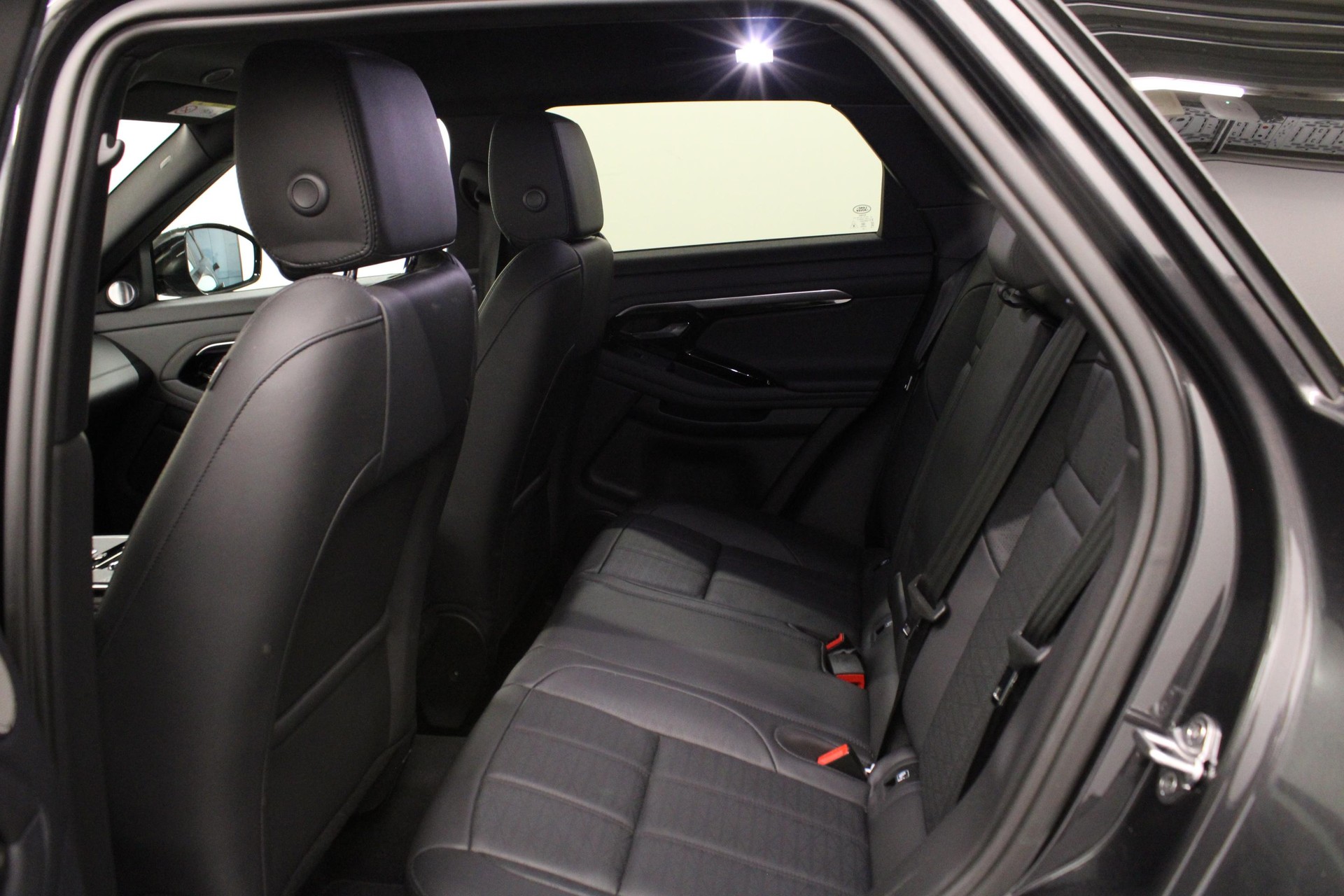 LAND ROVER Range Rover Evoque 1.5 T 300e R-Dynamic HSE-image-5