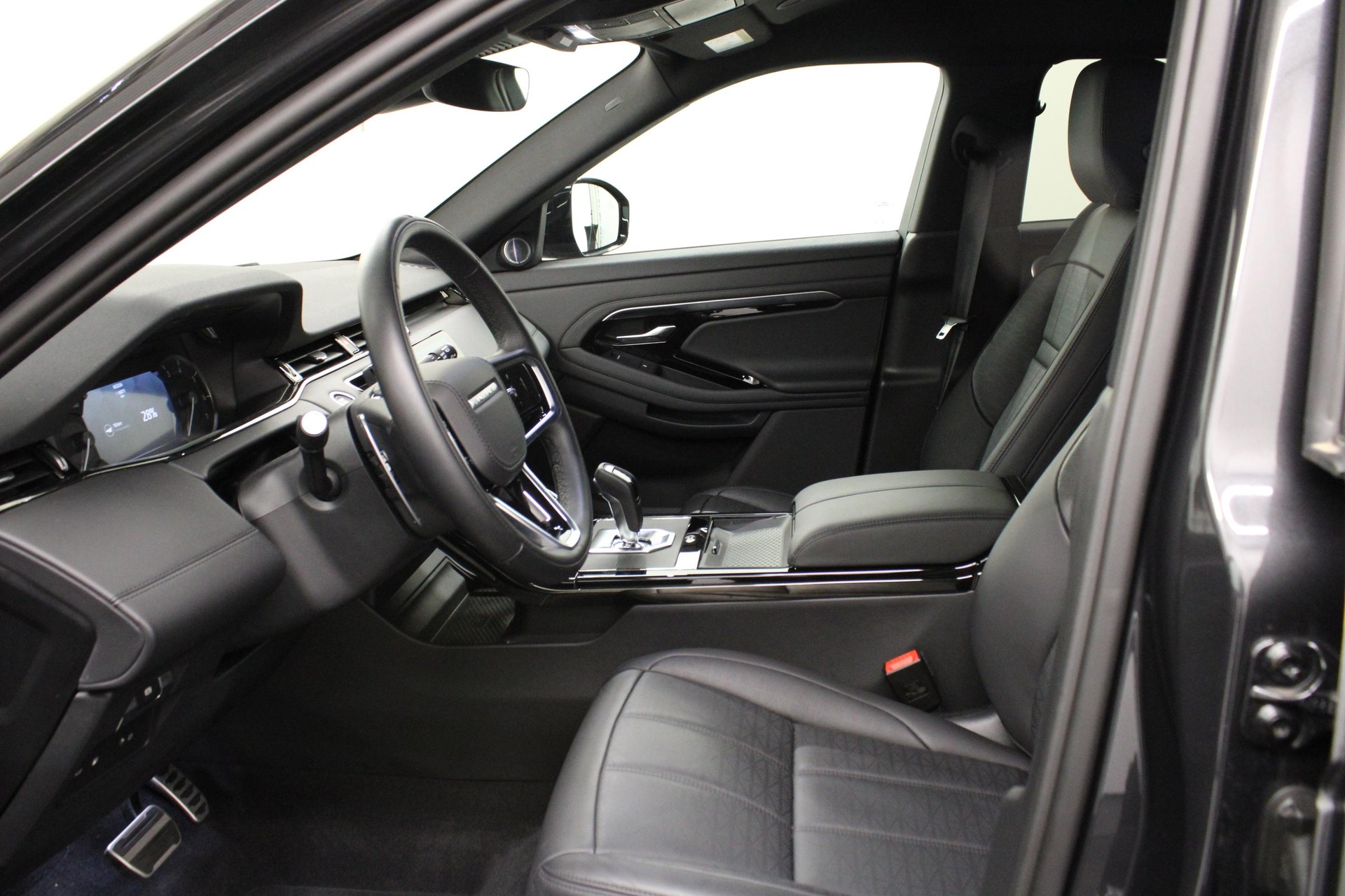 LAND ROVER Range Rover Evoque 1.5 T 300e R-Dynamic HSE-image-4