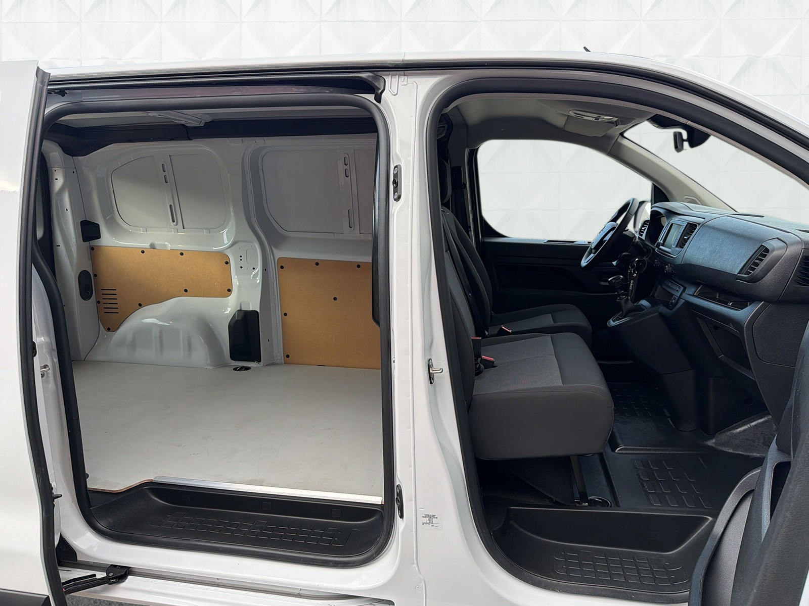 OPEL Vivaro Cargo 2.0 D s/s M-image-11