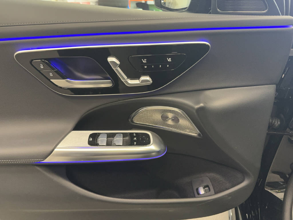 MERCEDES-BENZ E 220 d AMG Line 4Matic-image-5