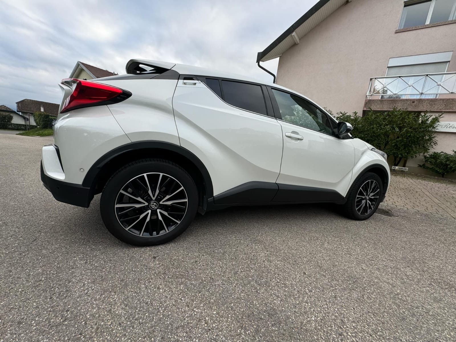 TOYOTA 1.2 T Premium 4x4-image-3