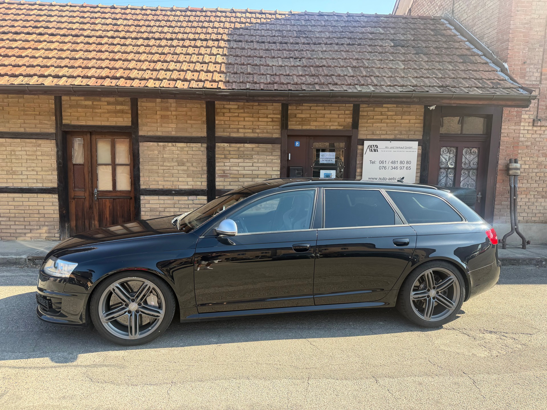 AUDI RS6 Avant 5.0 TFSI V10 quattro tiptronic-image-2