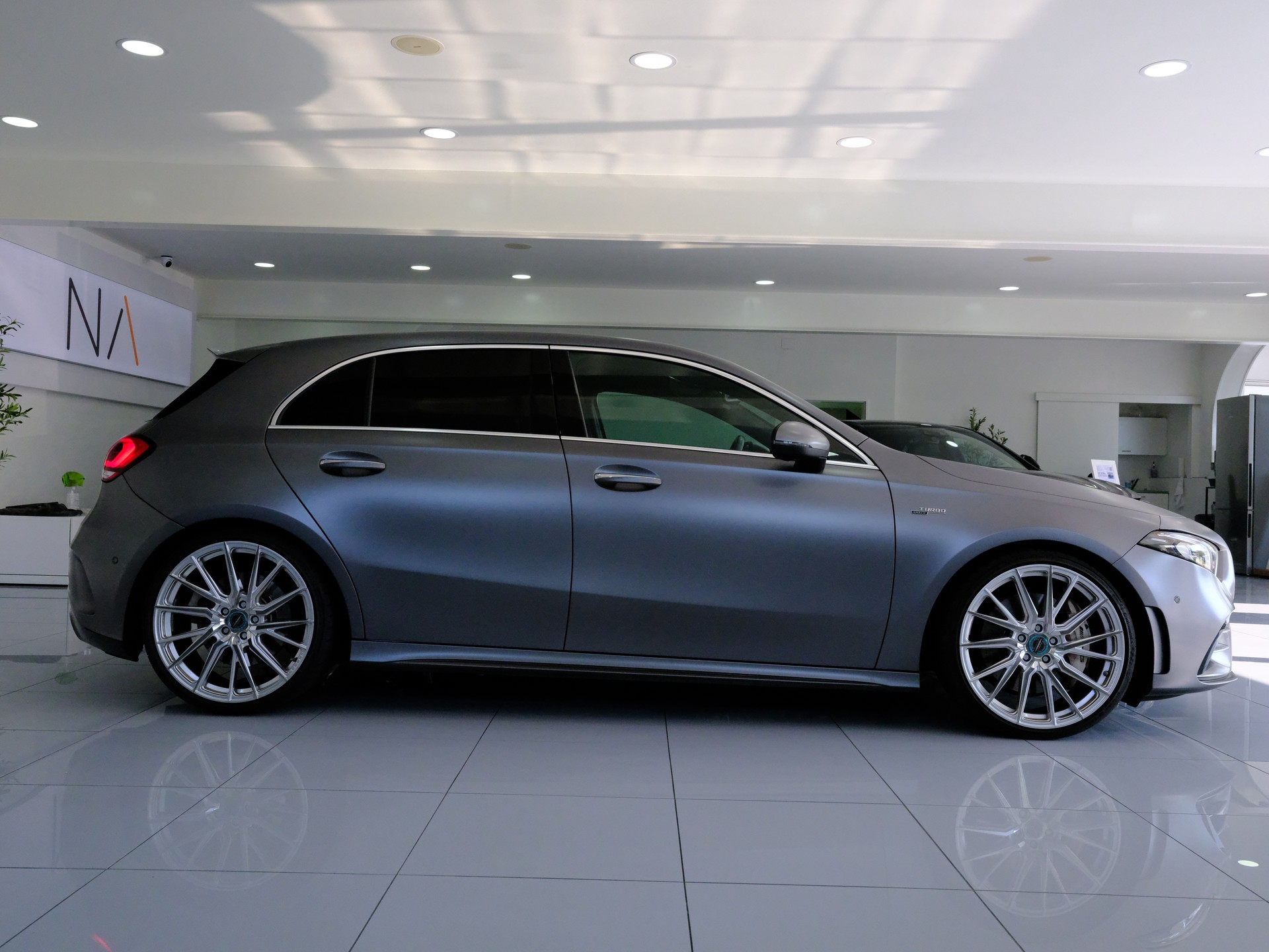 MERCEDES-BENZ A 35 AMG 4Matic Speedshift-image-7