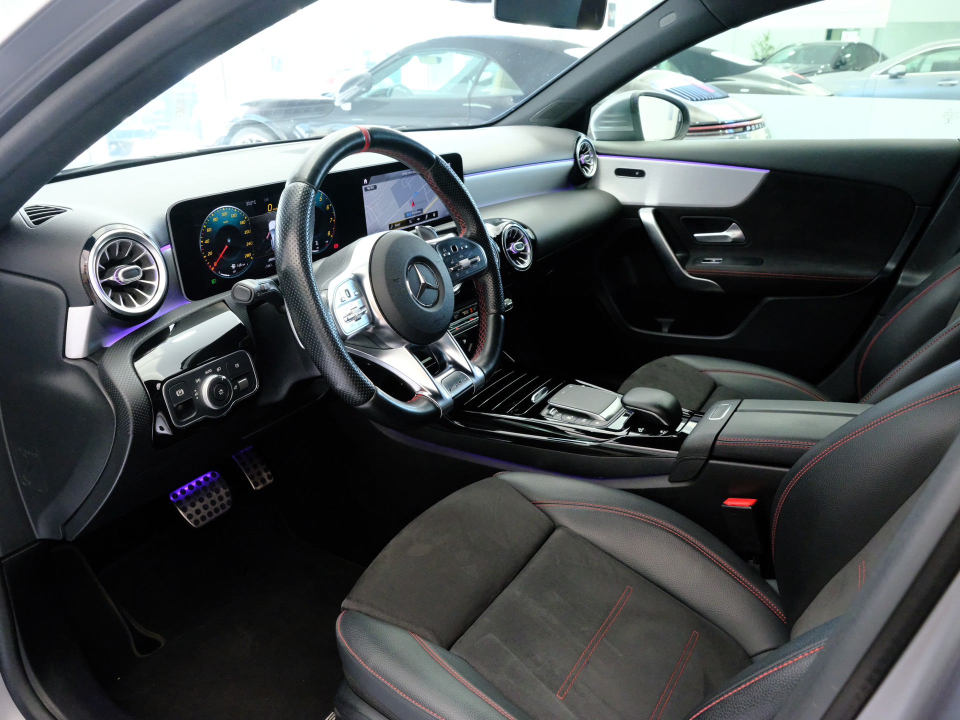 MERCEDES-BENZ A 35 AMG 4Matic Speedshift-image-9