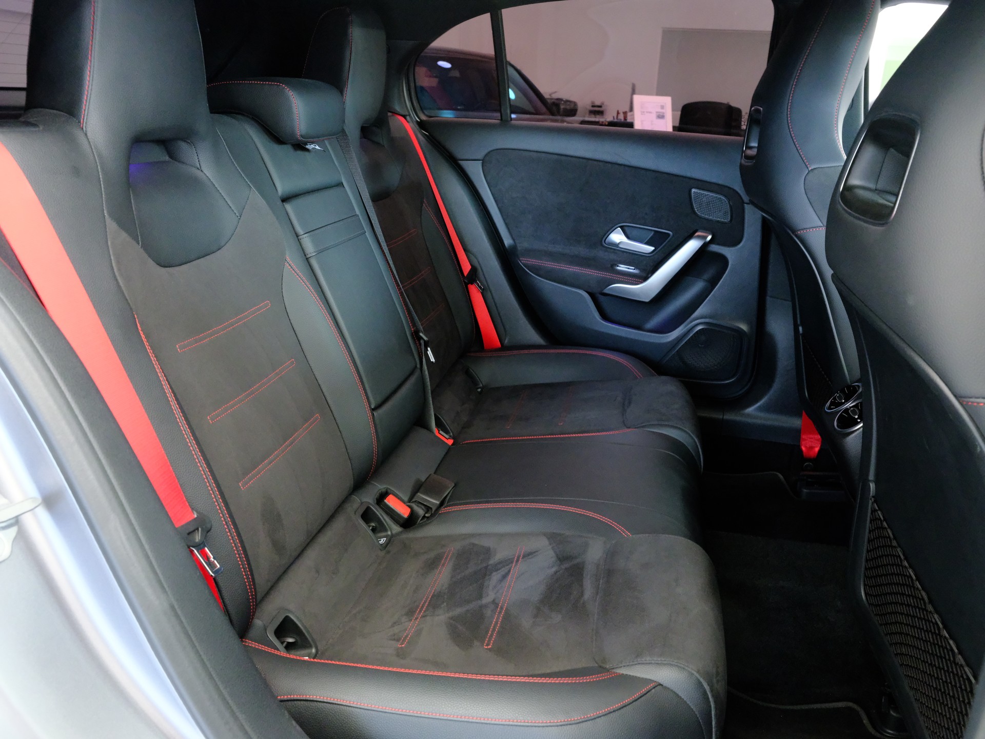 MERCEDES-BENZ A 35 AMG 4Matic Speedshift-image-15