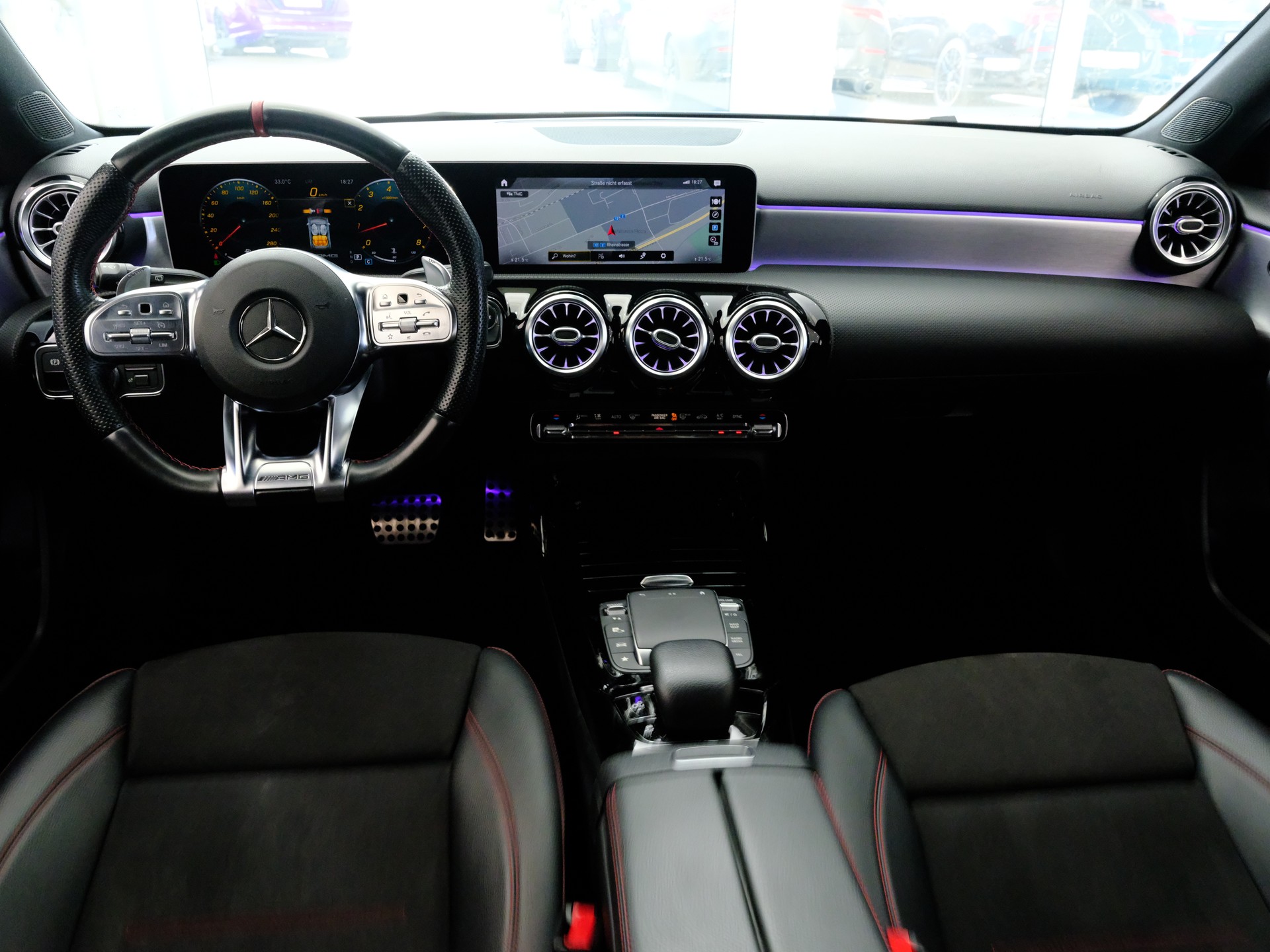 MERCEDES-BENZ A 35 AMG 4Matic Speedshift-image-12