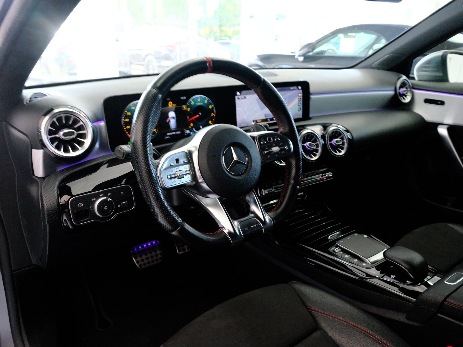 MERCEDES-BENZ A 35 AMG 4Matic Speedshift-image-8