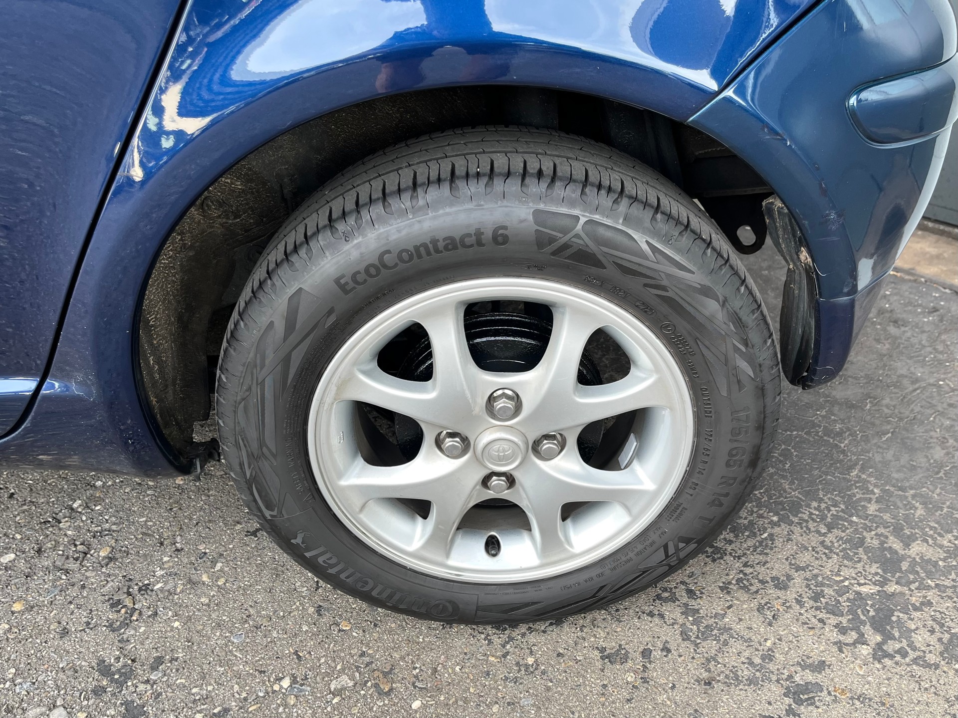 TOYOTA Yaris 1.3 Linea Sol-image-8