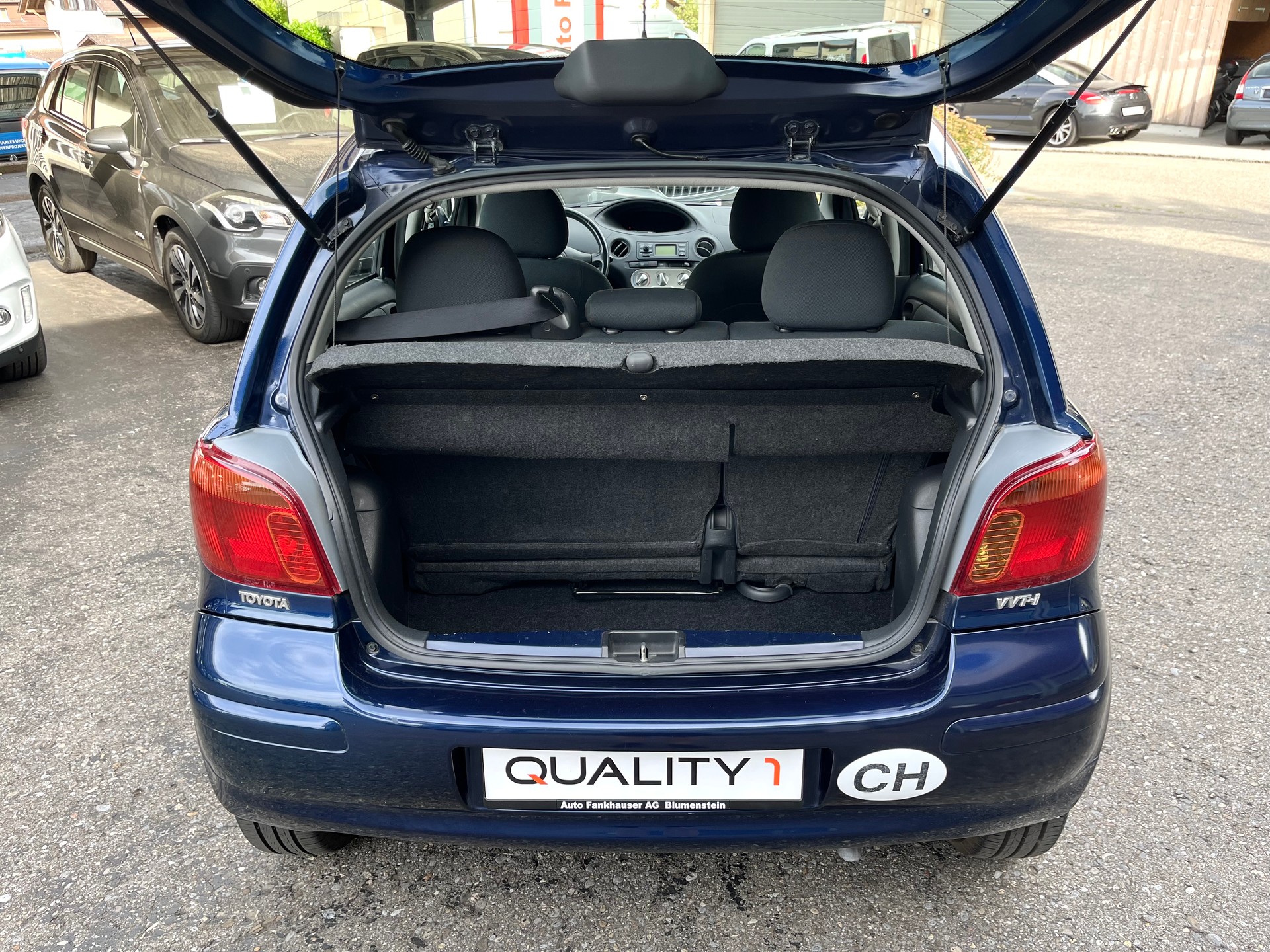 TOYOTA Yaris 1.3 Linea Sol-image-5
