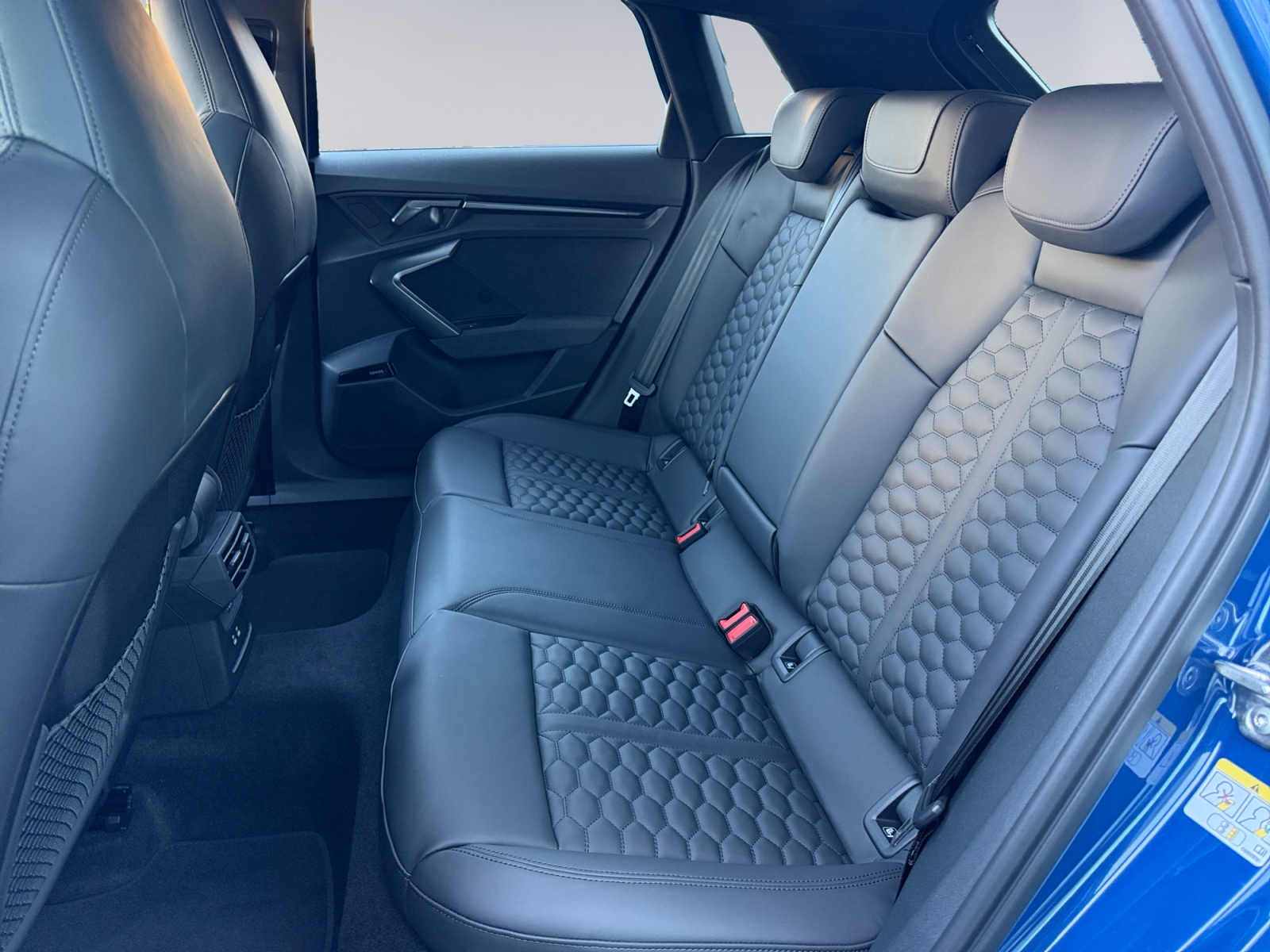 AUDI RS3 Sportback 2.5 TSI quattro S-tronic-image-10