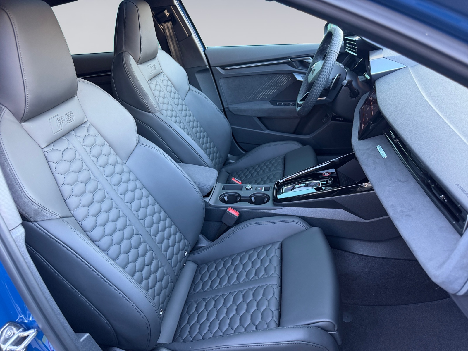 AUDI RS3 Sportback 2.5 TSI quattro S-tronic-image-12