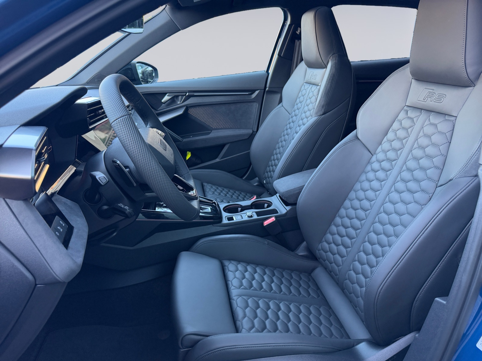 AUDI RS3 Sportback 2.5 TSI quattro S-tronic-image-6