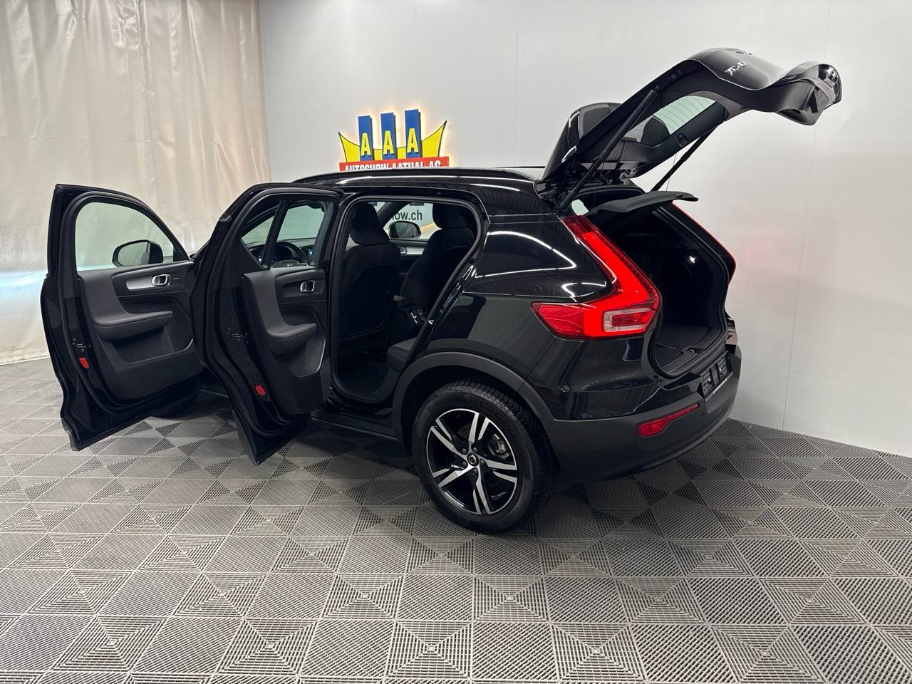 VOLVO XC40 B3 Benzin Mild Hybrid Plus Dark DCT-image-14