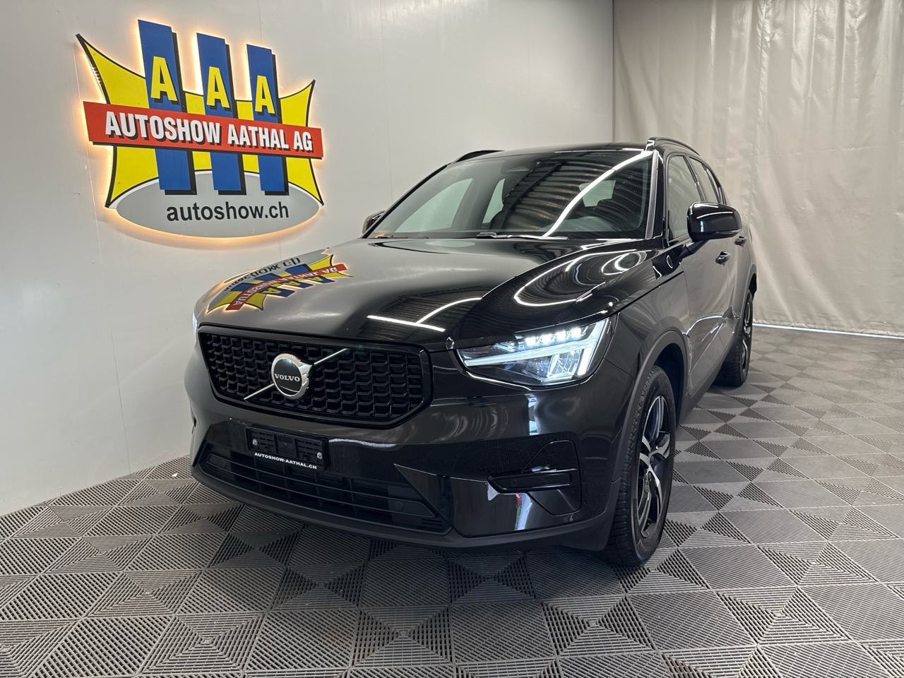 VOLVO XC40 B3 Benzin Mild Hybrid Plus Dark DCT-image-16