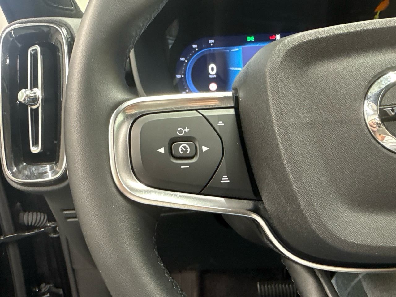 VOLVO XC40 B3 Benzin Mild Hybrid Plus Dark DCT-image-8