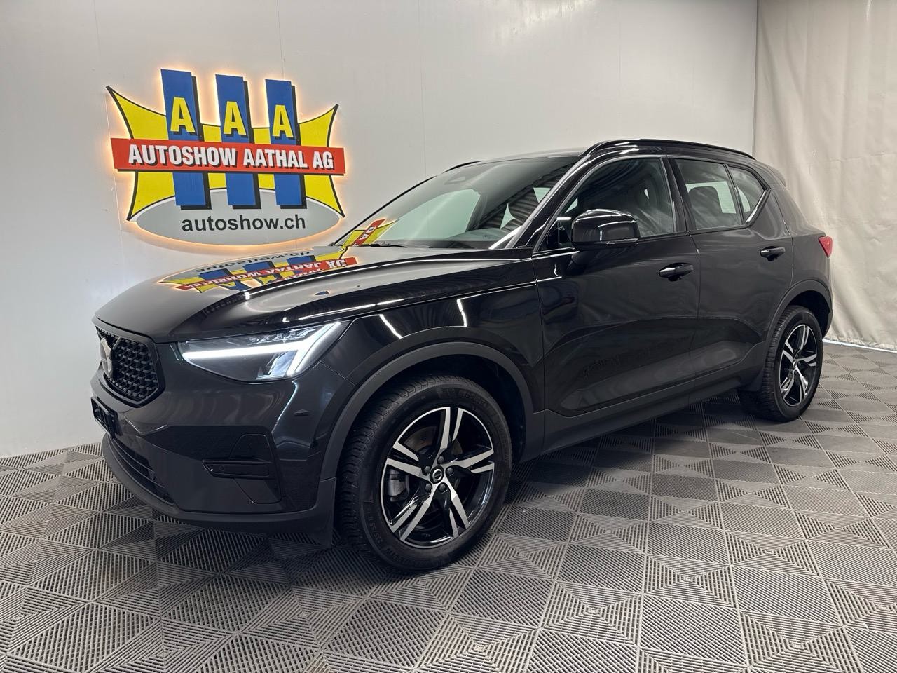 VOLVO XC40 B3 Benzin Mild Hybrid Plus Dark DCT-image-0