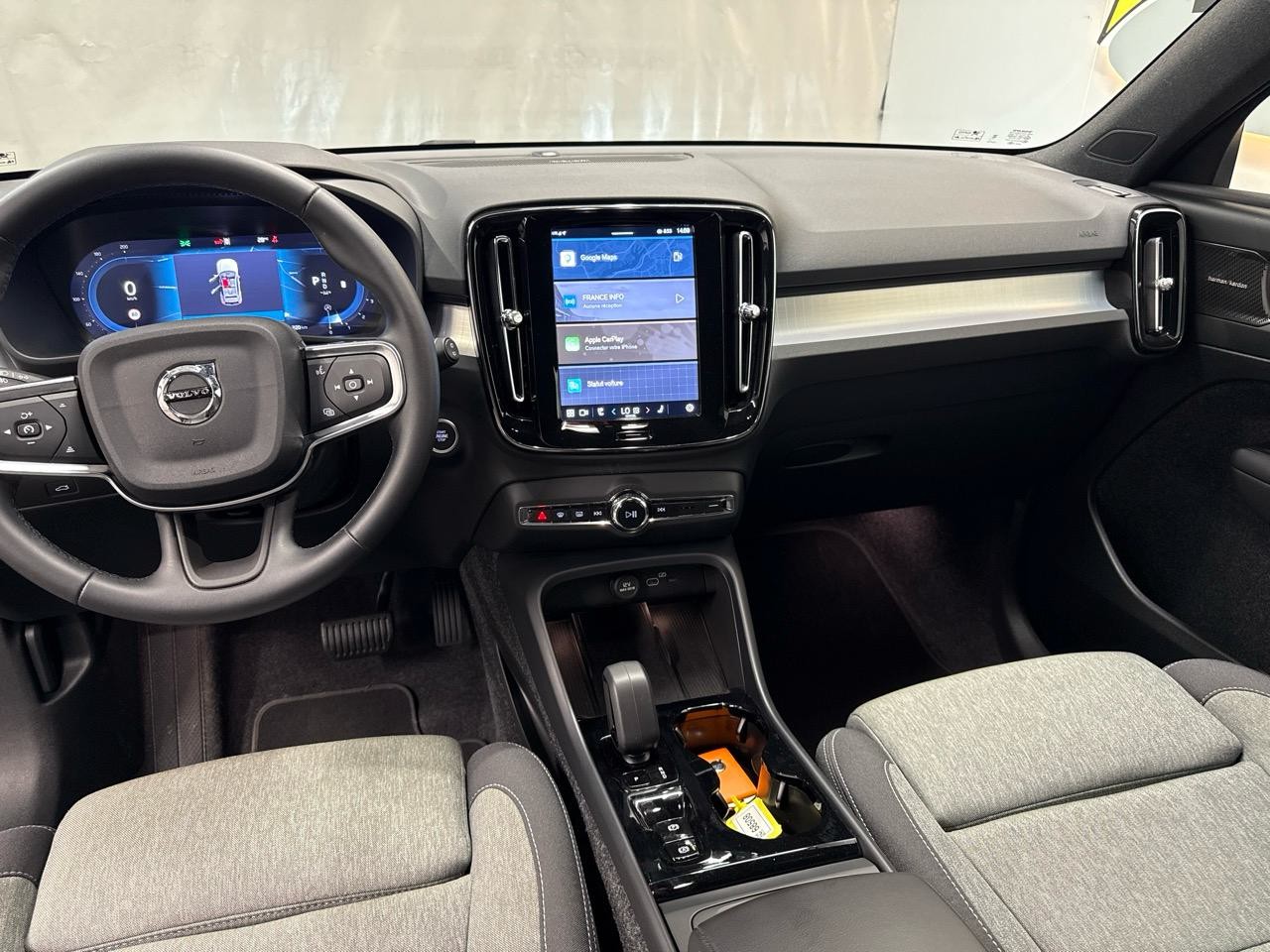 VOLVO XC40 B3 Benzin Mild Hybrid Plus Dark DCT-image-6