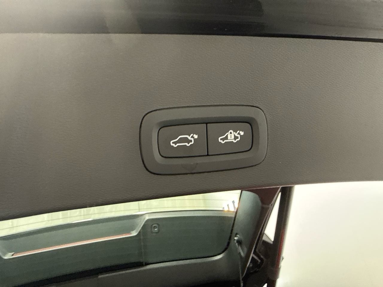 VOLVO XC40 B3 Benzin Mild Hybrid Plus Dark DCT-image-12
