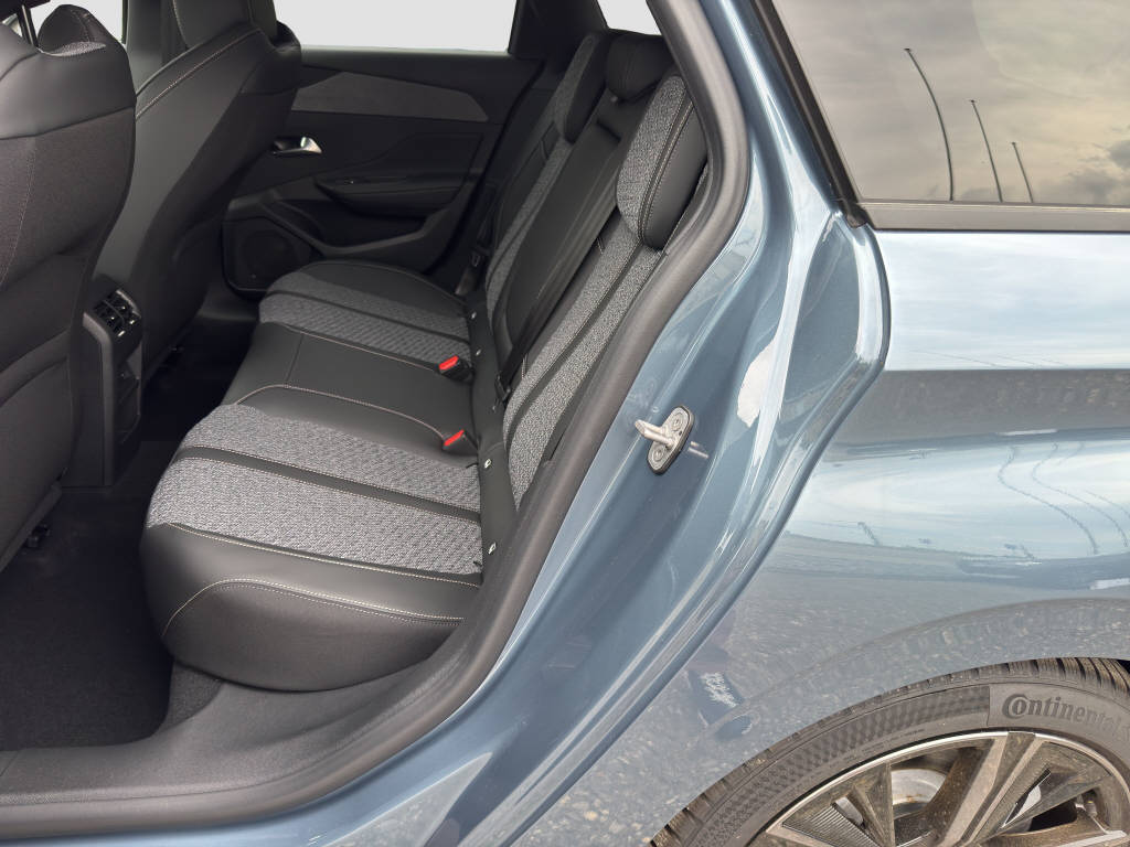 PEUGEOT 308 SW e-Allure-image-11