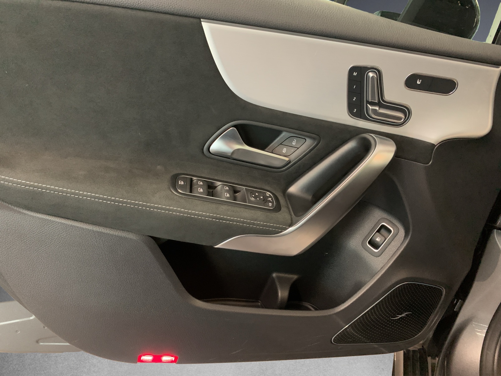 MERCEDES-BENZ A 250 e EQ Star 8G-DCT-image-9