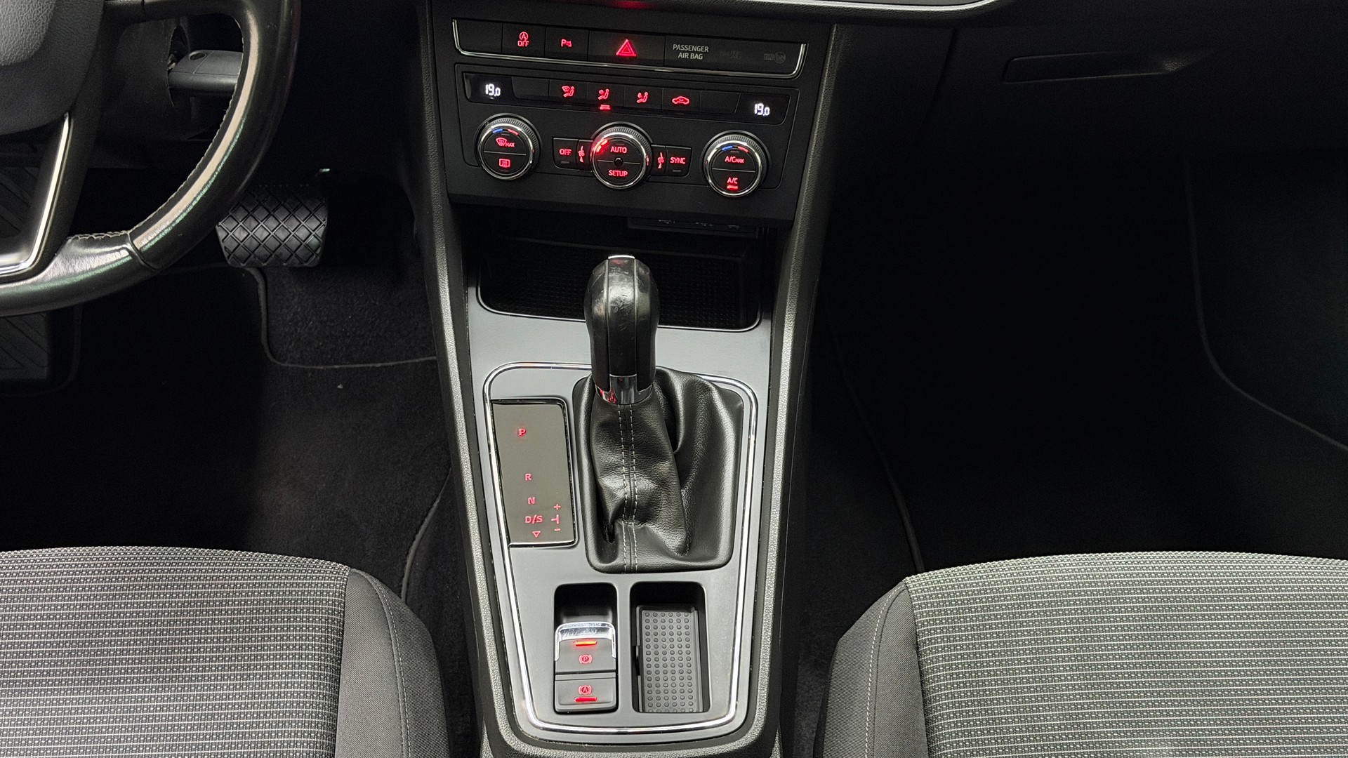 SEAT Leon ST 1.6 TDI CR Style DSG-image-13
