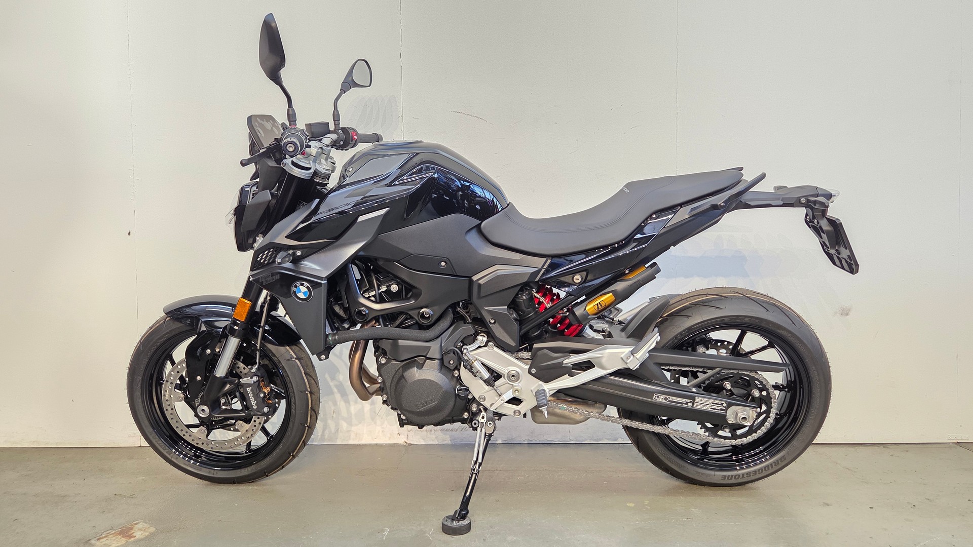 BMW F 900 R Triple Black-showroom-element-1