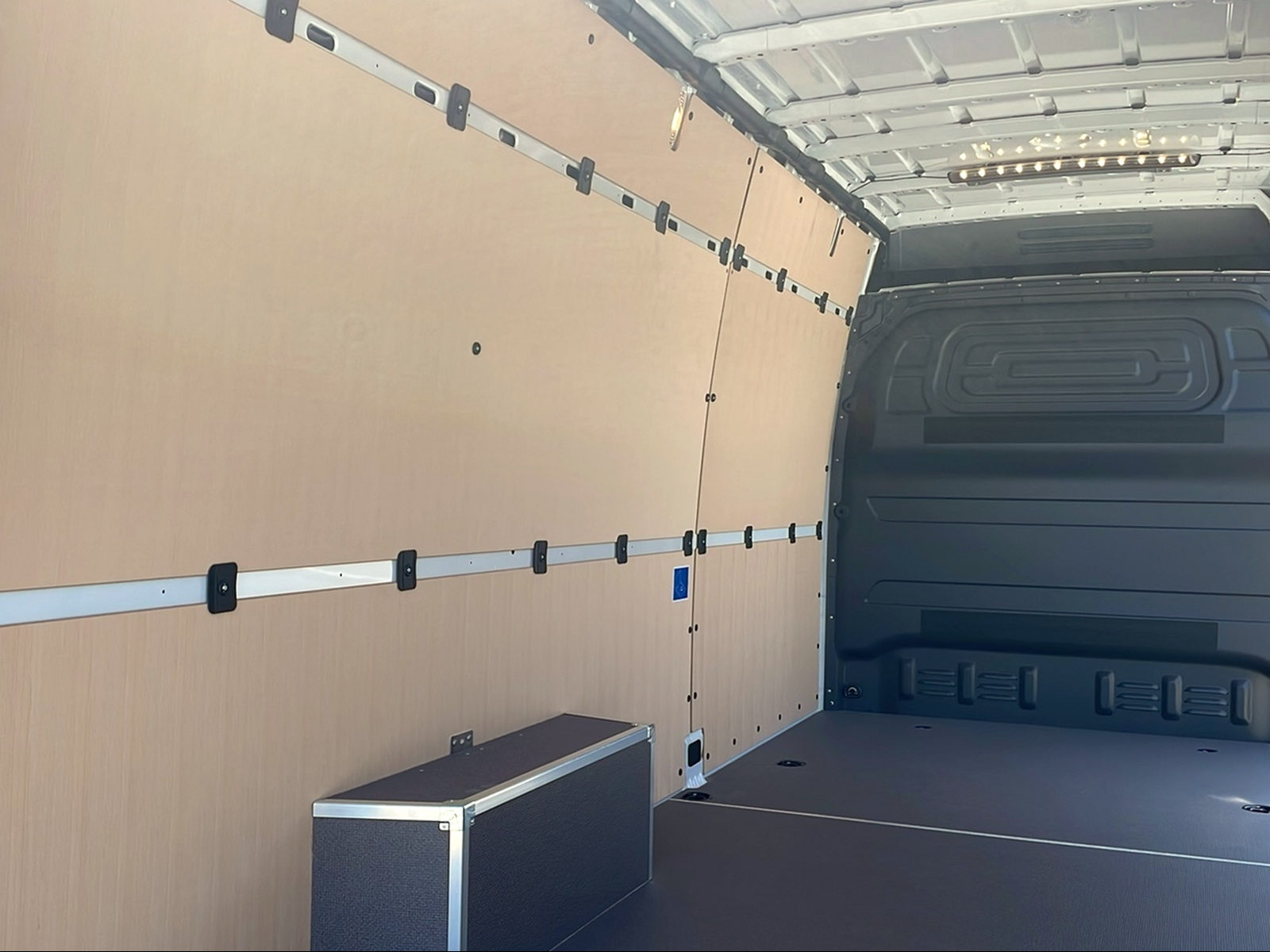 MERCEDES-BENZ Sprinter 317 CDI Lang 9G-TRONIC-image-8