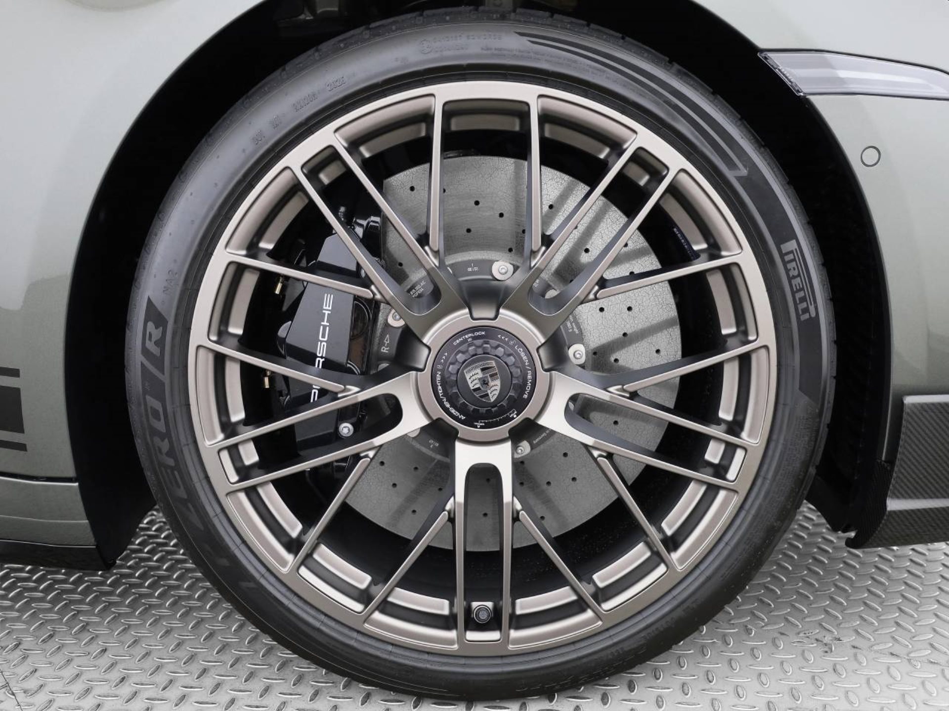 PORSCHE 911 Turbo S Cabriolet-image-8