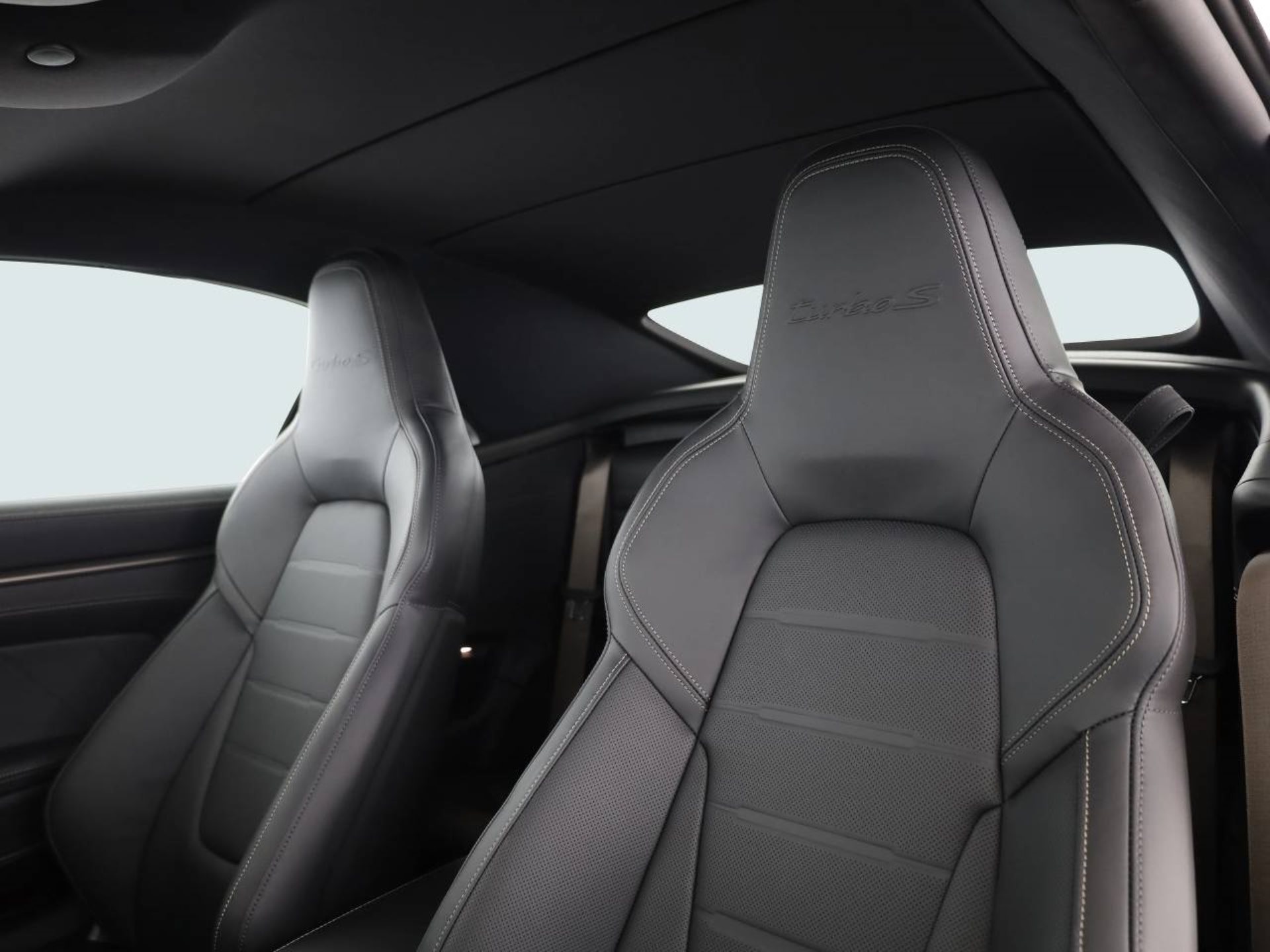 PORSCHE 911 Turbo S Cabriolet-image-11
