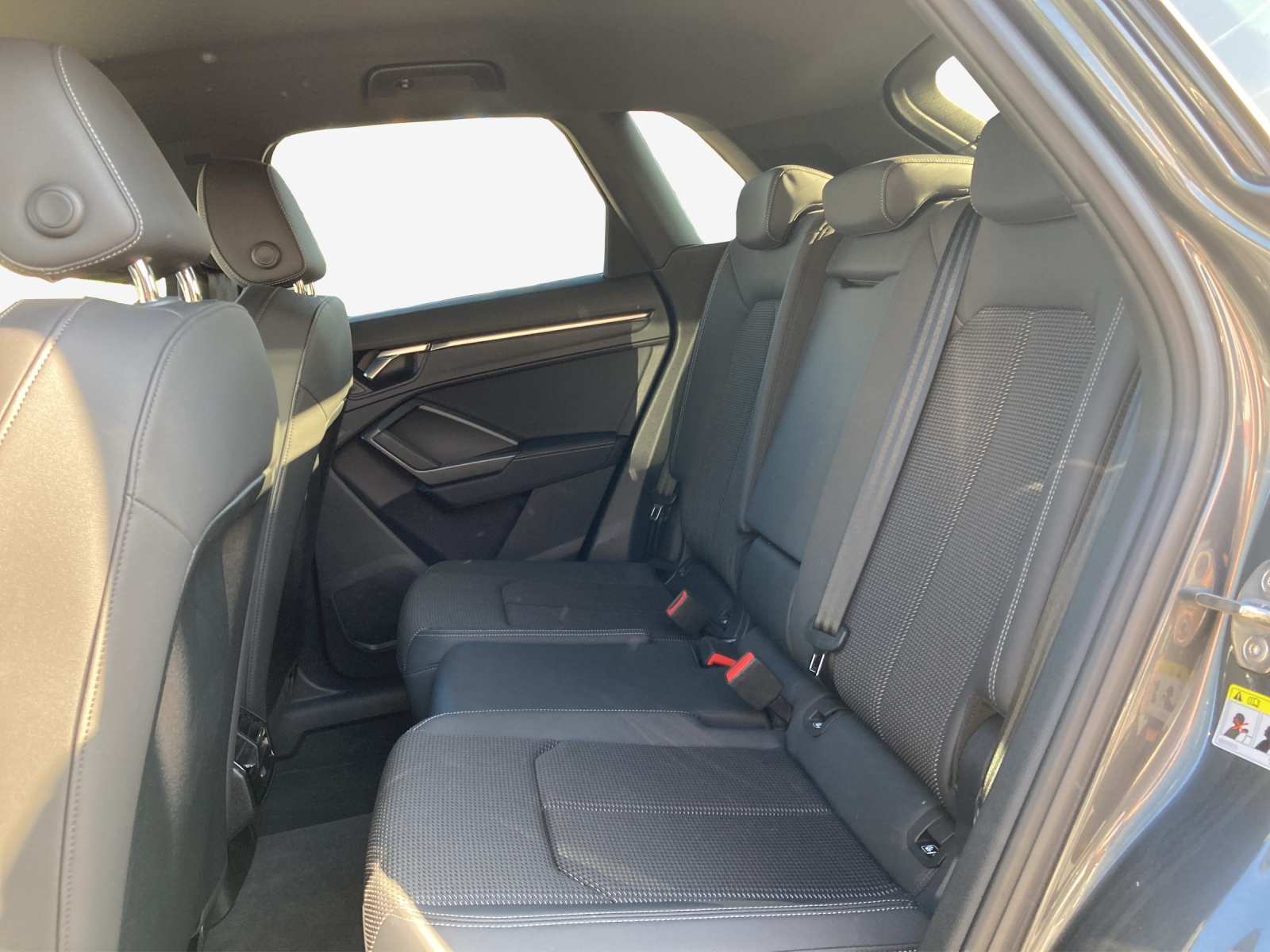 AUDI Q3 35 TFSI S line Attraction S-tronic-image-11