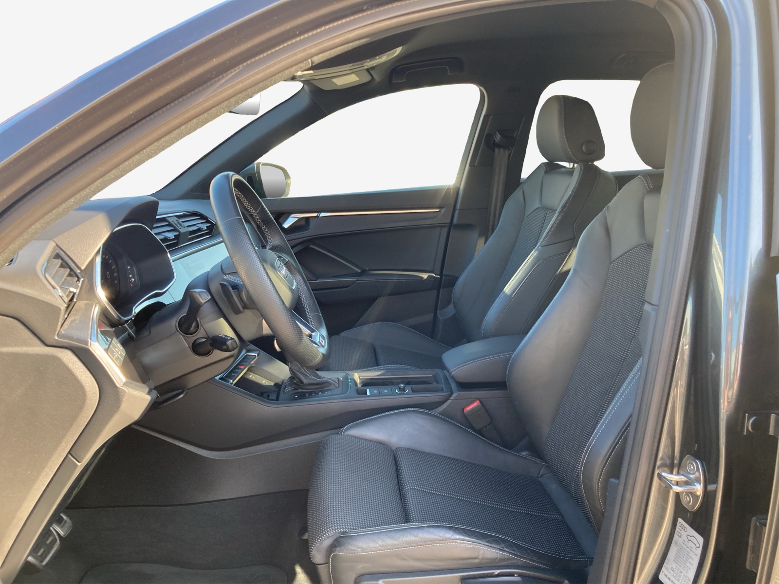 AUDI Q3 35 TFSI S line Attraction S-tronic-image-7