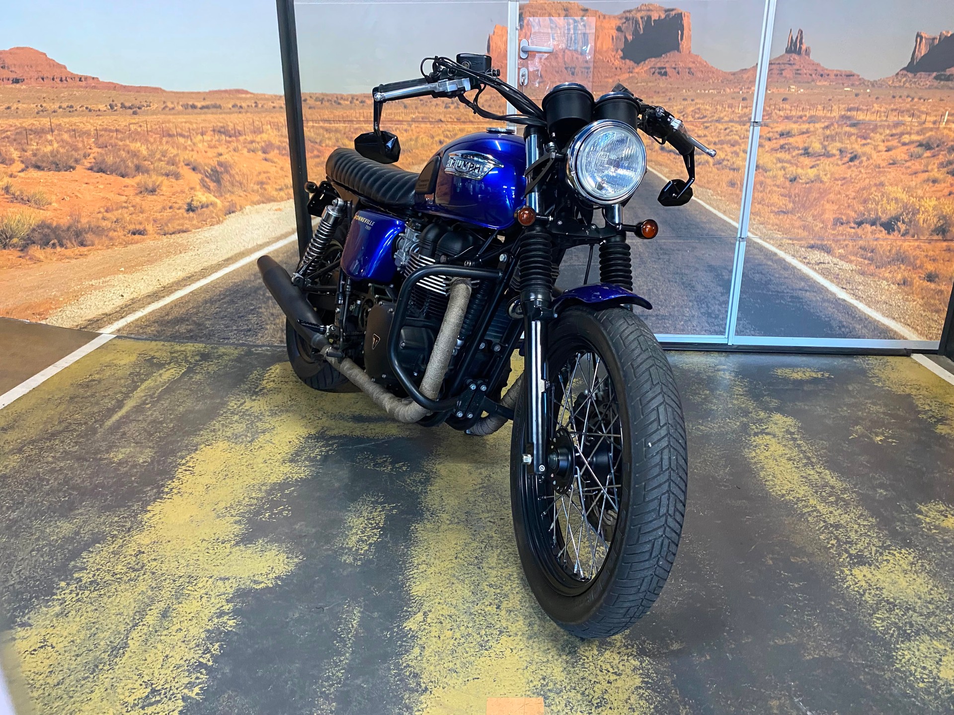 TRIUMPH Bonneville 900 i T 100-image-2