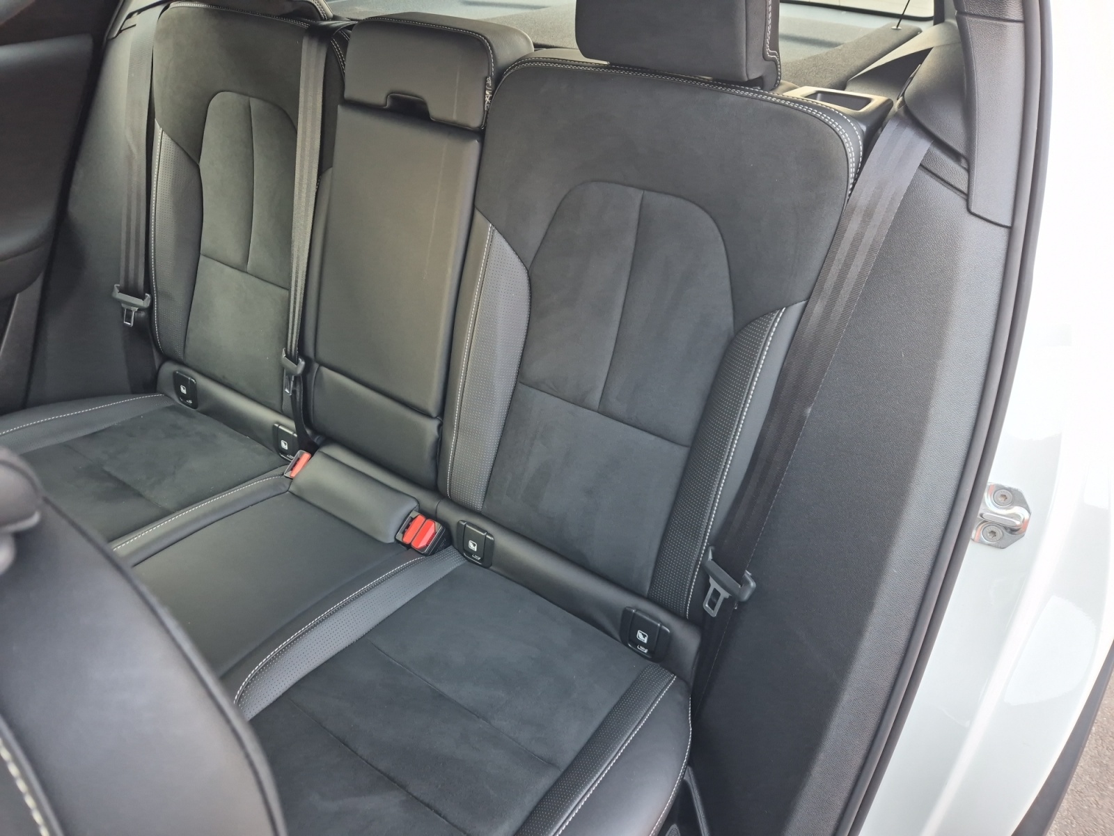 VOLVO XC40 T4 AWD R-Design Geartronic-image-6