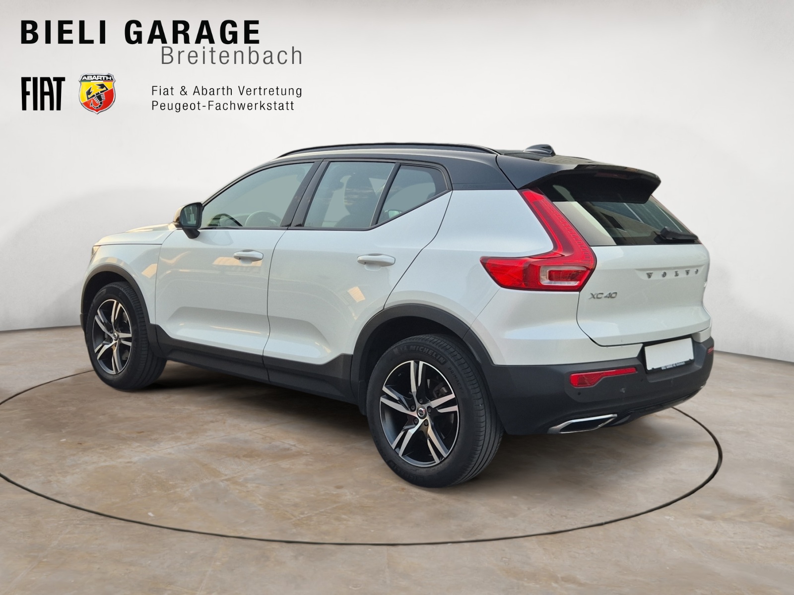 VOLVO XC40 T4 AWD R-Design Geartronic-image-2