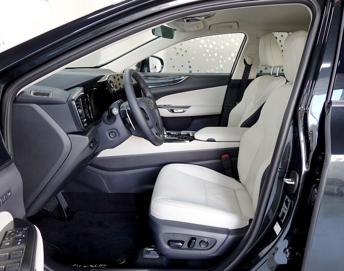 LEXUS NX 450h+ E-FOUR Comfort-image-5