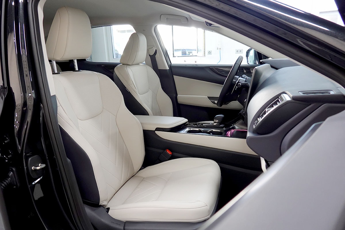 LEXUS NX 450h+ E-FOUR Comfort-image-3