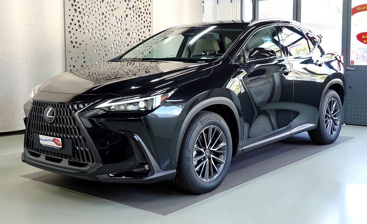 LEXUS NX 450h+ E-FOUR Comfort-image-0