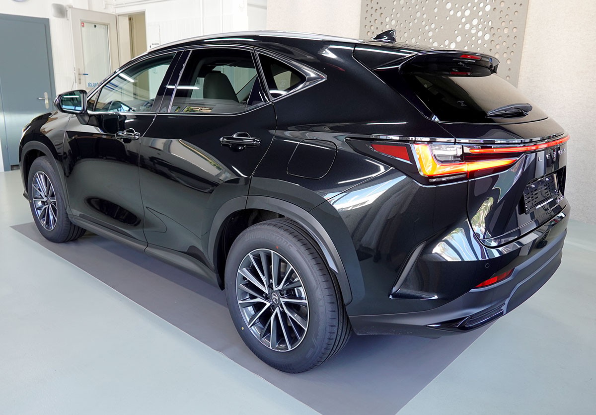 LEXUS NX 450h+ E-FOUR Comfort-image-2